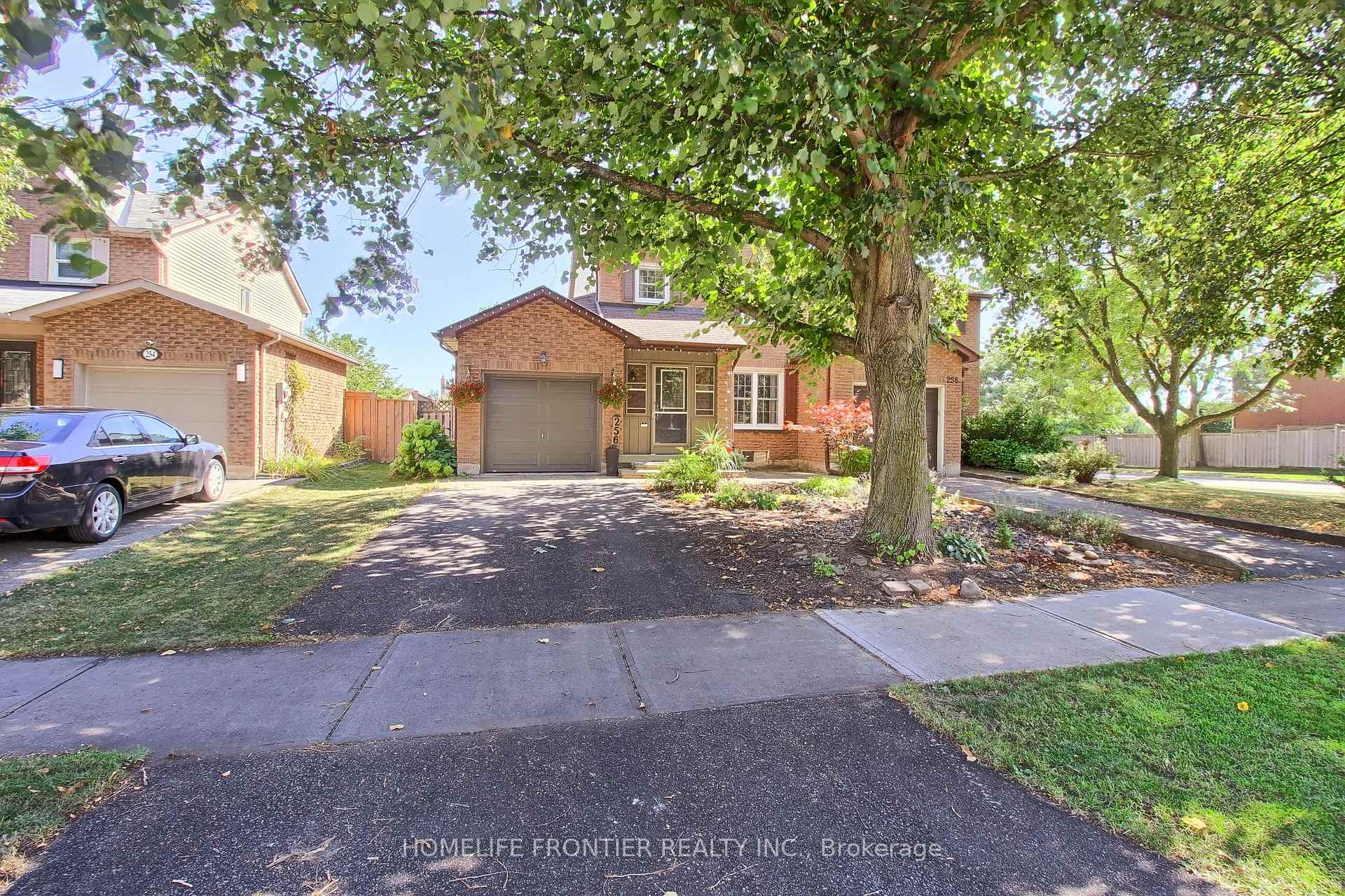 Photo 5 of 256 Ross Lane, Oakville, River Oaks — HOMEH