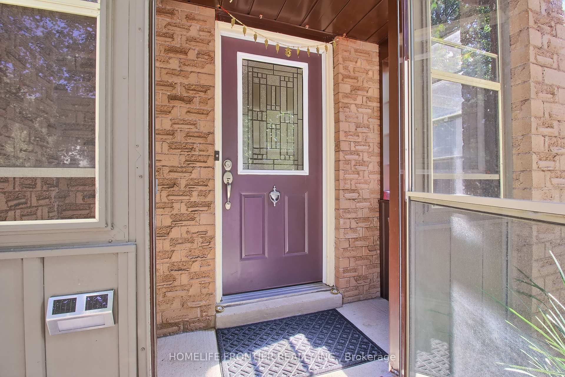 Photo 6 of 256 Ross Lane, Oakville, River Oaks — HOMEH