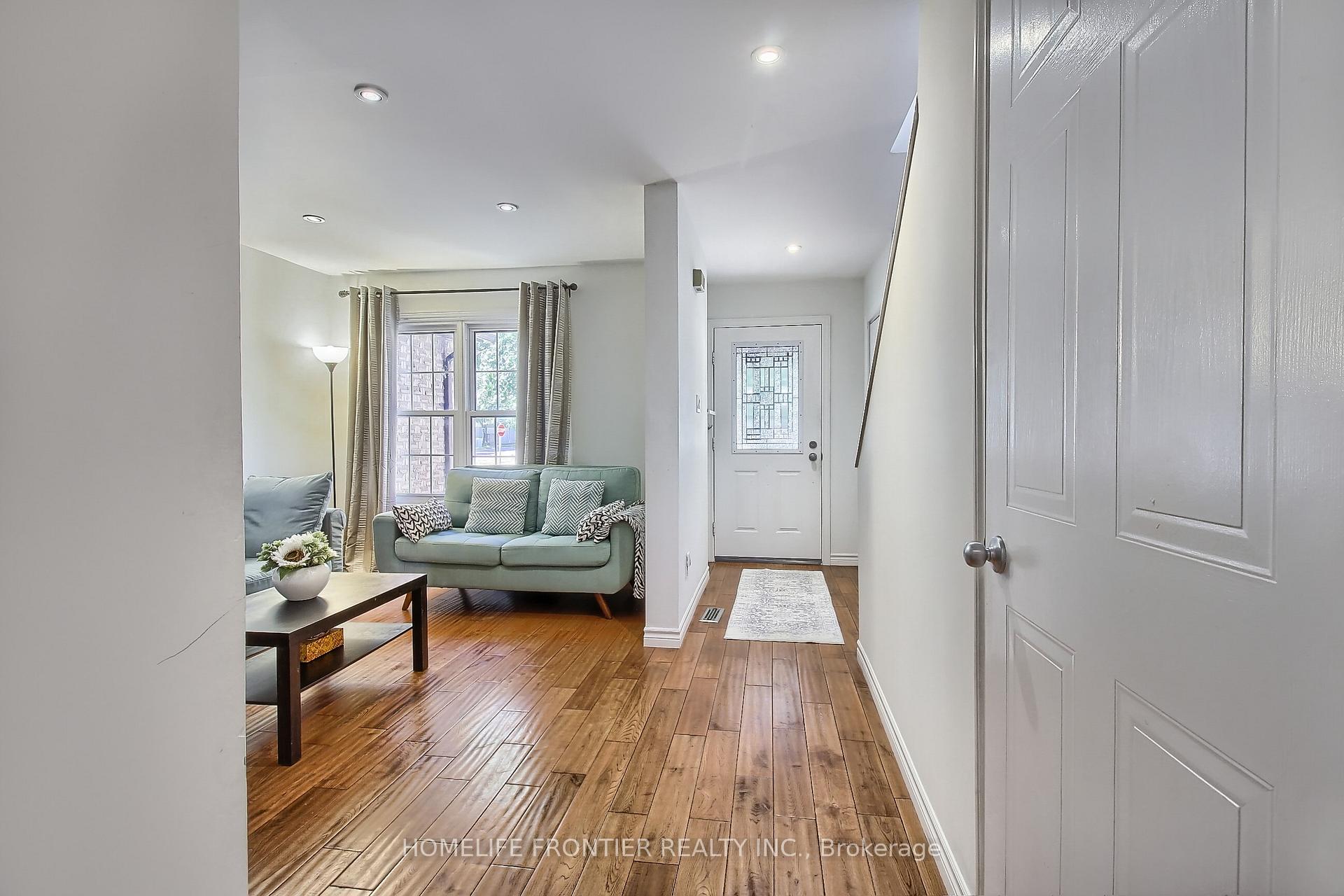 Photo 8 of 256 Ross Lane, Oakville, River Oaks — HOMEH