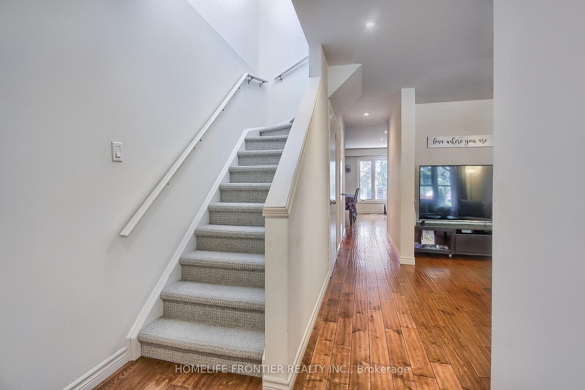 Photo 9 of 256 Ross Lane, Oakville, River Oaks — HOMEH