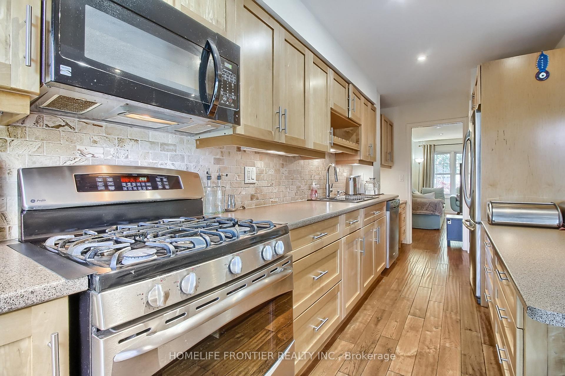 Photo 17 of 256 Ross Lane, Oakville, River Oaks — HOMEH