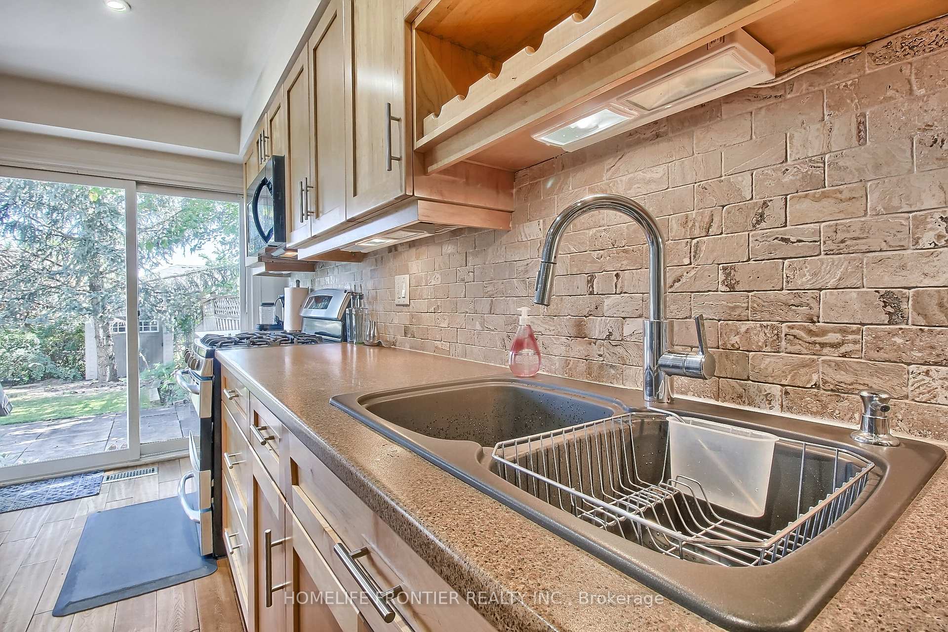 Photo 18 of 256 Ross Lane, Oakville, River Oaks — HOMEH