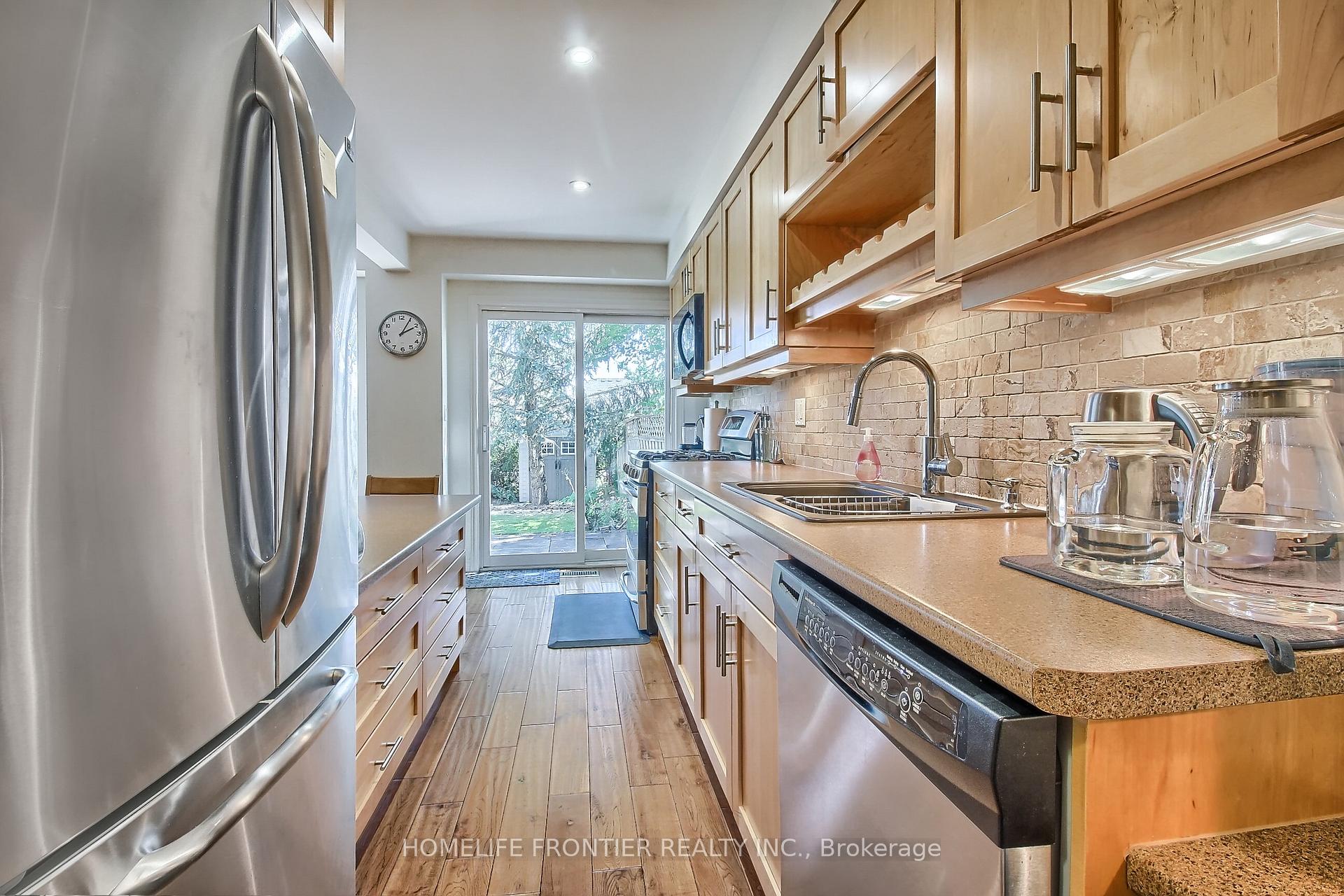 Photo 19 of 256 Ross Lane, Oakville, River Oaks — HOMEH