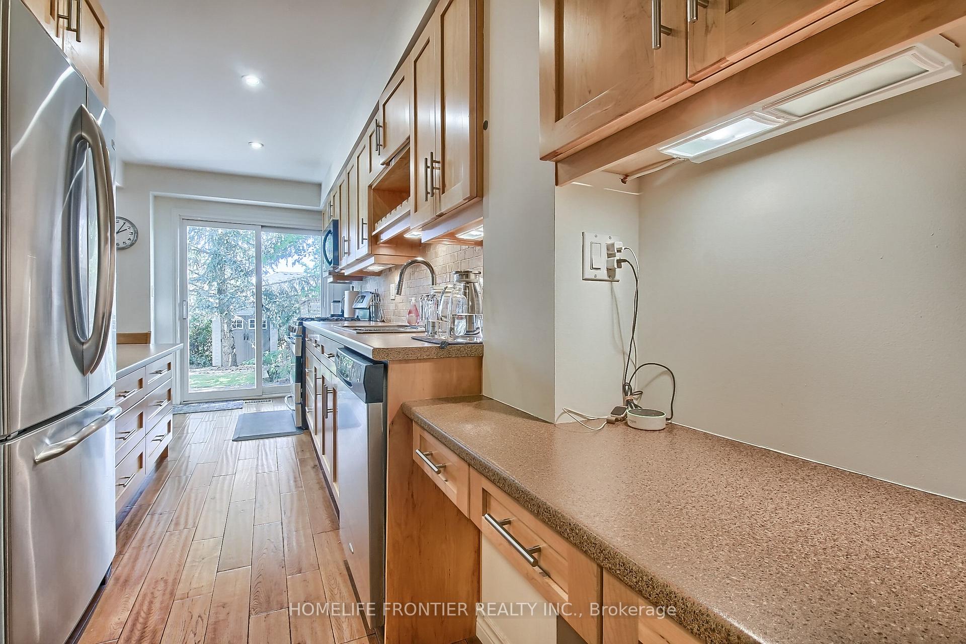 Photo 20 of 256 Ross Lane, Oakville, River Oaks — HOMEH