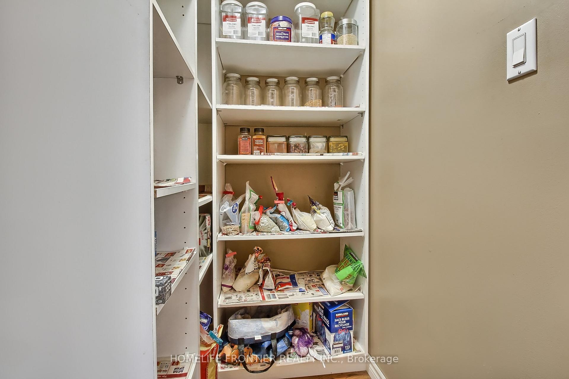 Photo 21 of 256 Ross Lane, Oakville, River Oaks — HOMEH