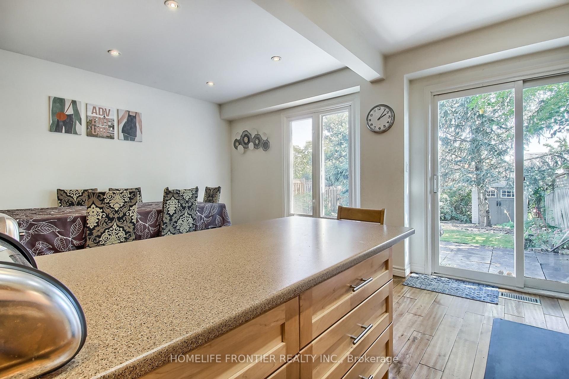 Photo 22 of 256 Ross Lane, Oakville, River Oaks — HOMEH