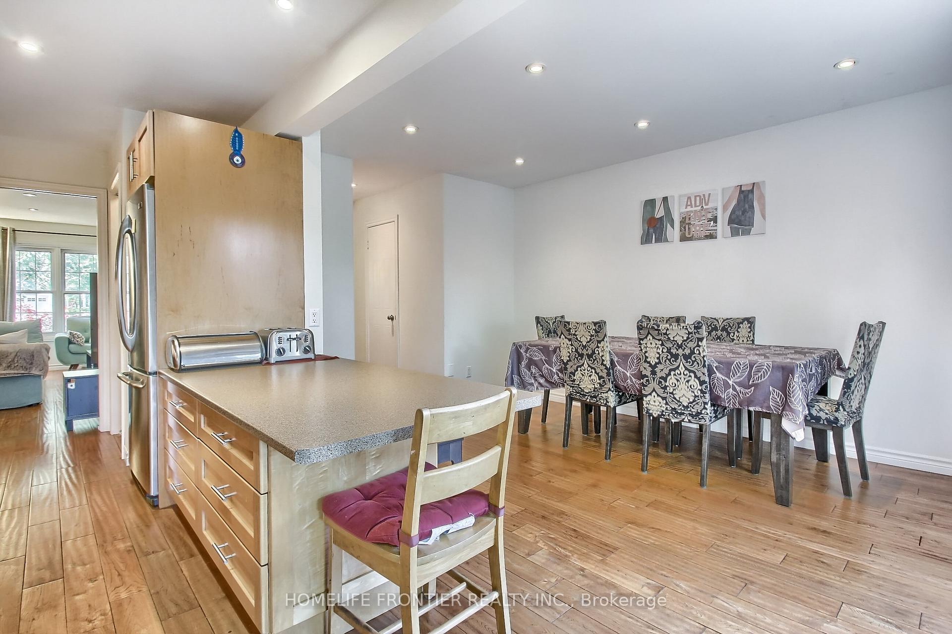 Photo 23 of 256 Ross Lane, Oakville, River Oaks — HOMEH