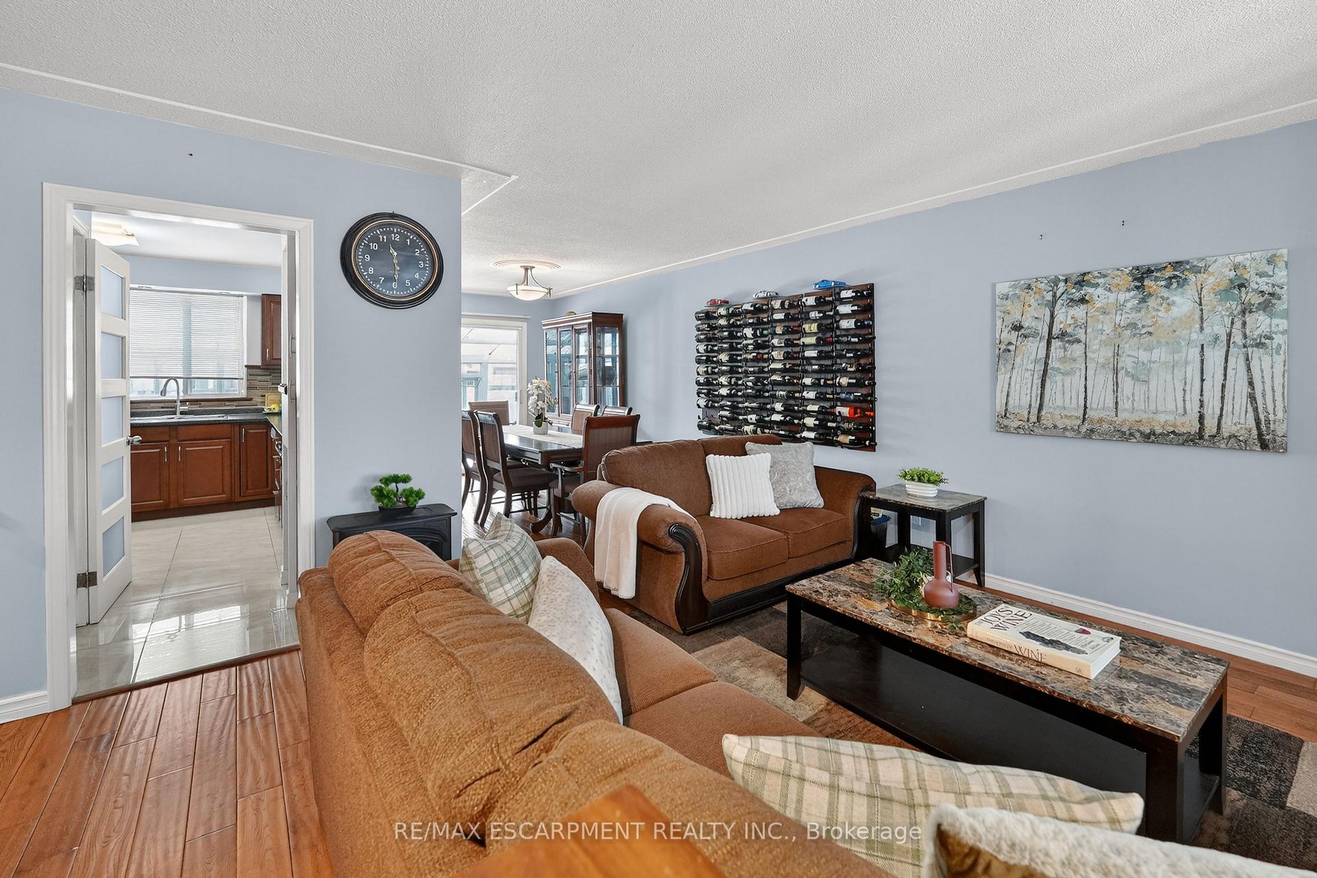 Photo 3 of 8162 Lynhurst Drive, Niagara Falls, West Wood — HOMEH
