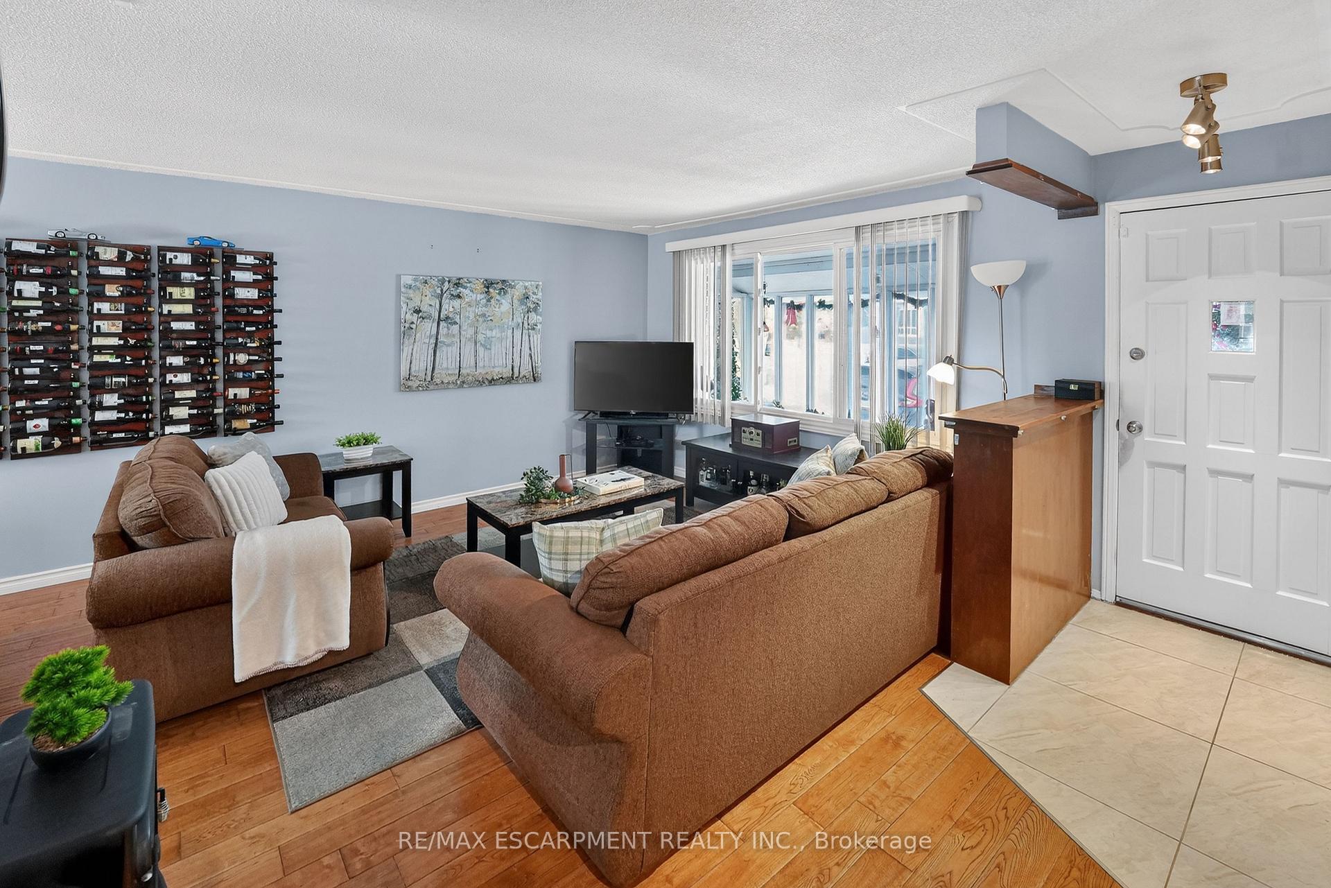 Photo 4 of 8162 Lynhurst Drive, Niagara Falls, West Wood — HOMEH