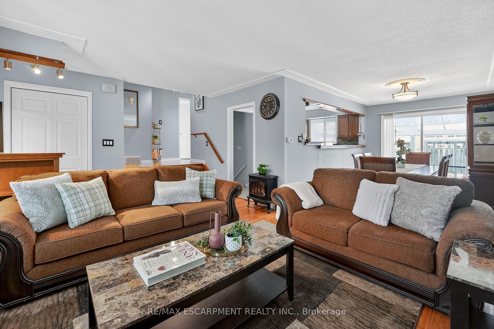 Photo 5 of 8162 Lynhurst Drive, Niagara Falls, West Wood — HOMEH