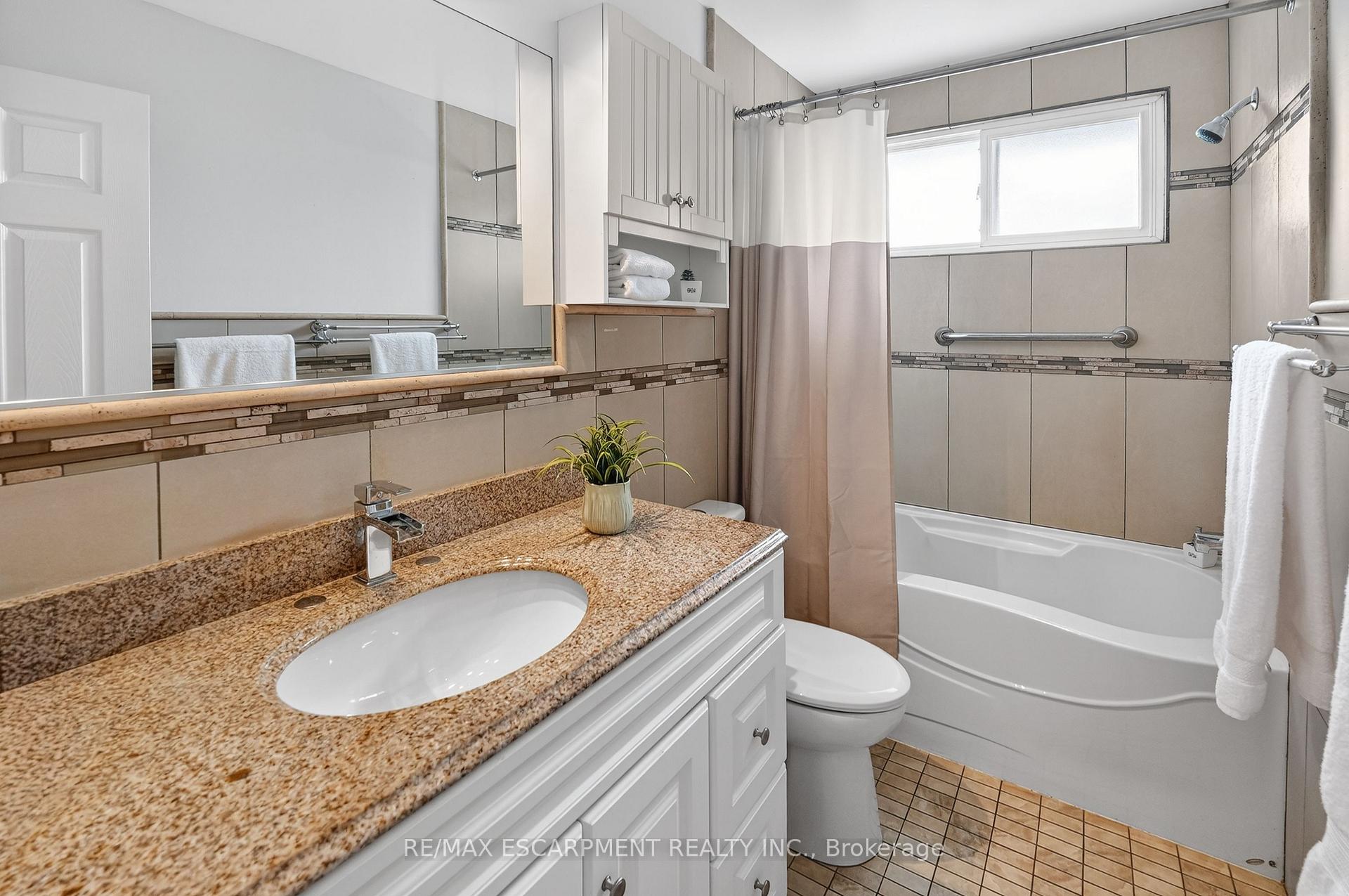 Photo 14 of 8162 Lynhurst Drive, Niagara Falls, West Wood — HOMEH