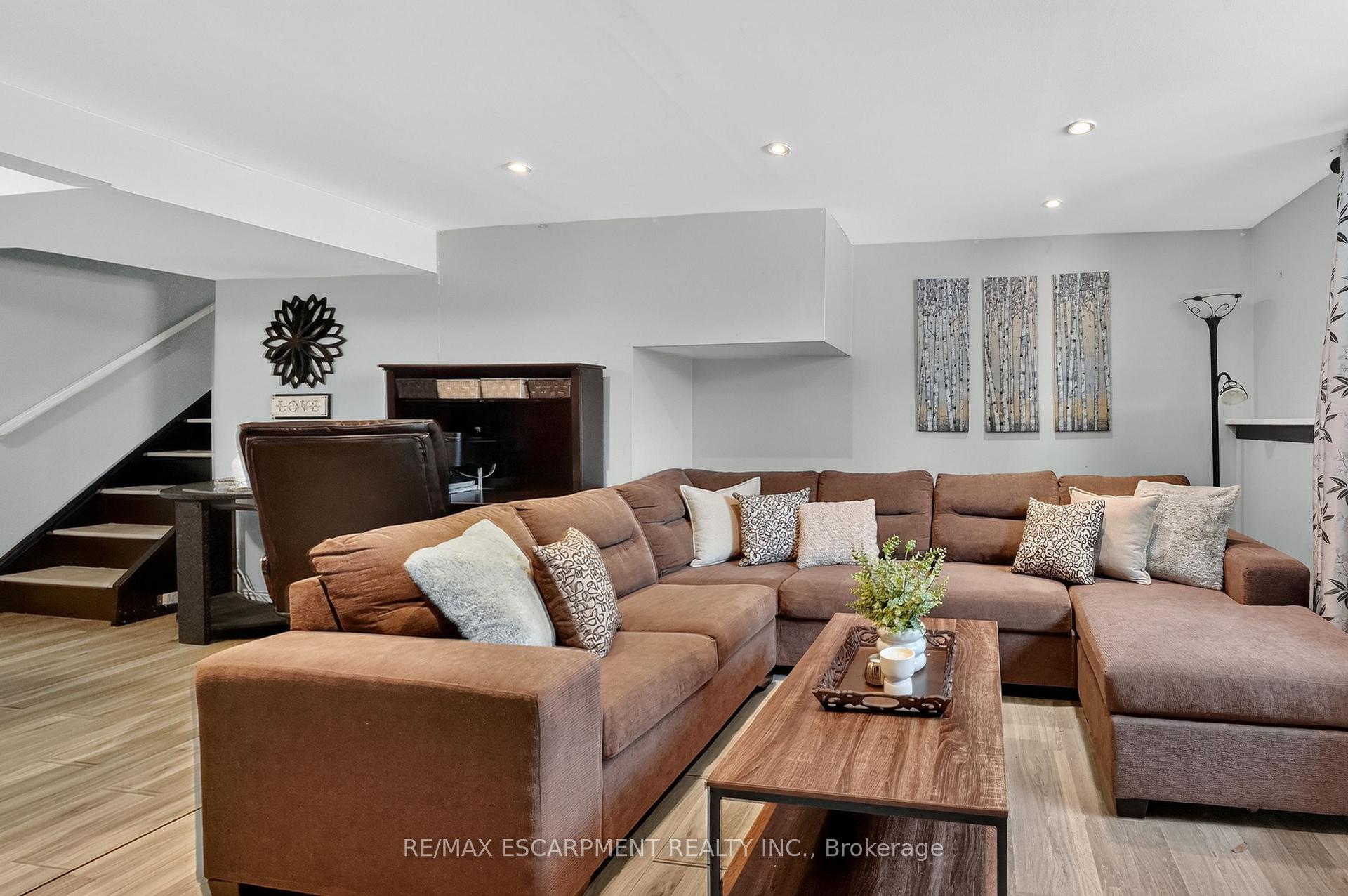 Photo 15 of 8162 Lynhurst Drive, Niagara Falls, West Wood — HOMEH