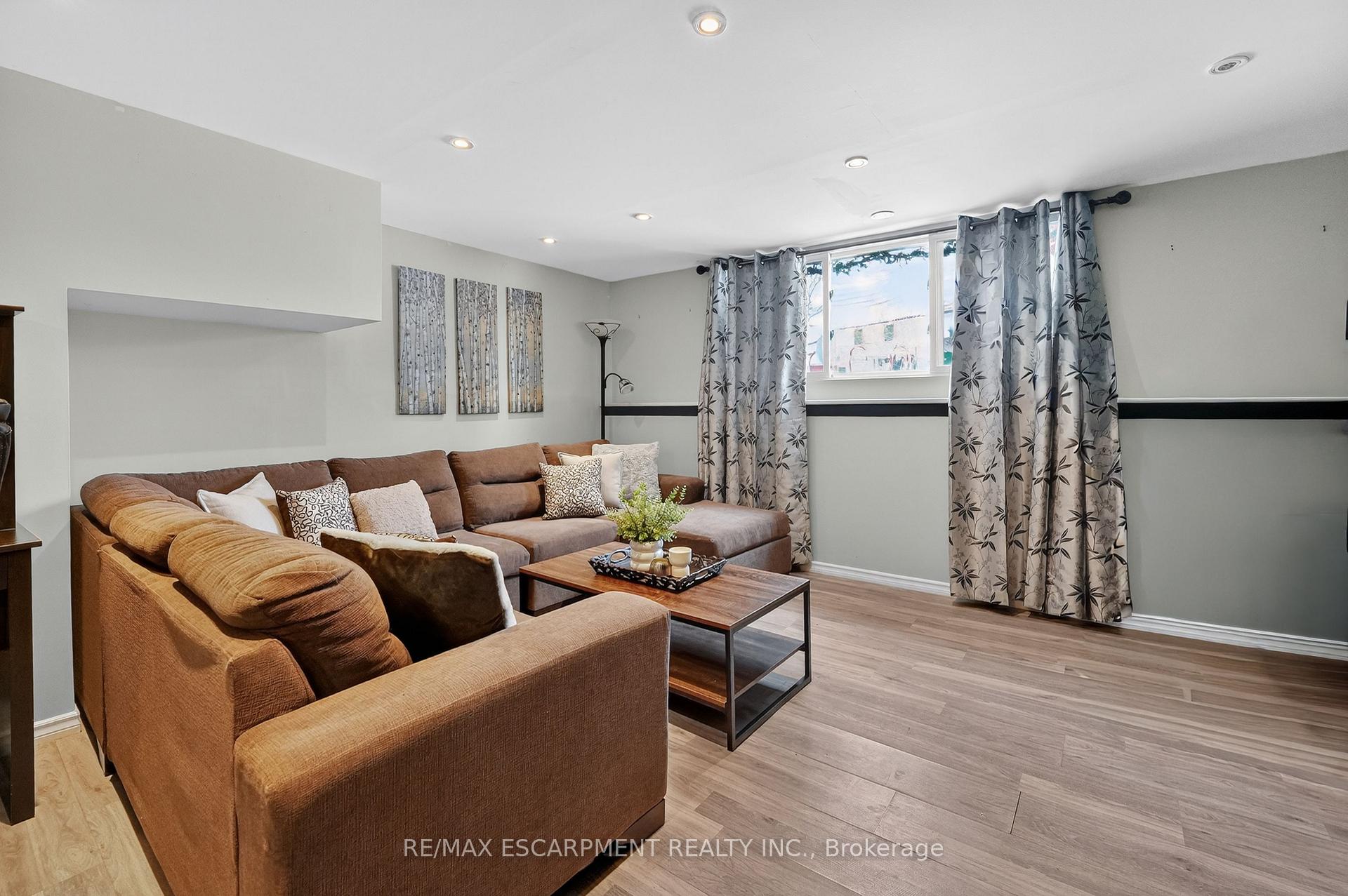 Photo 16 of 8162 Lynhurst Drive, Niagara Falls, West Wood — HOMEH