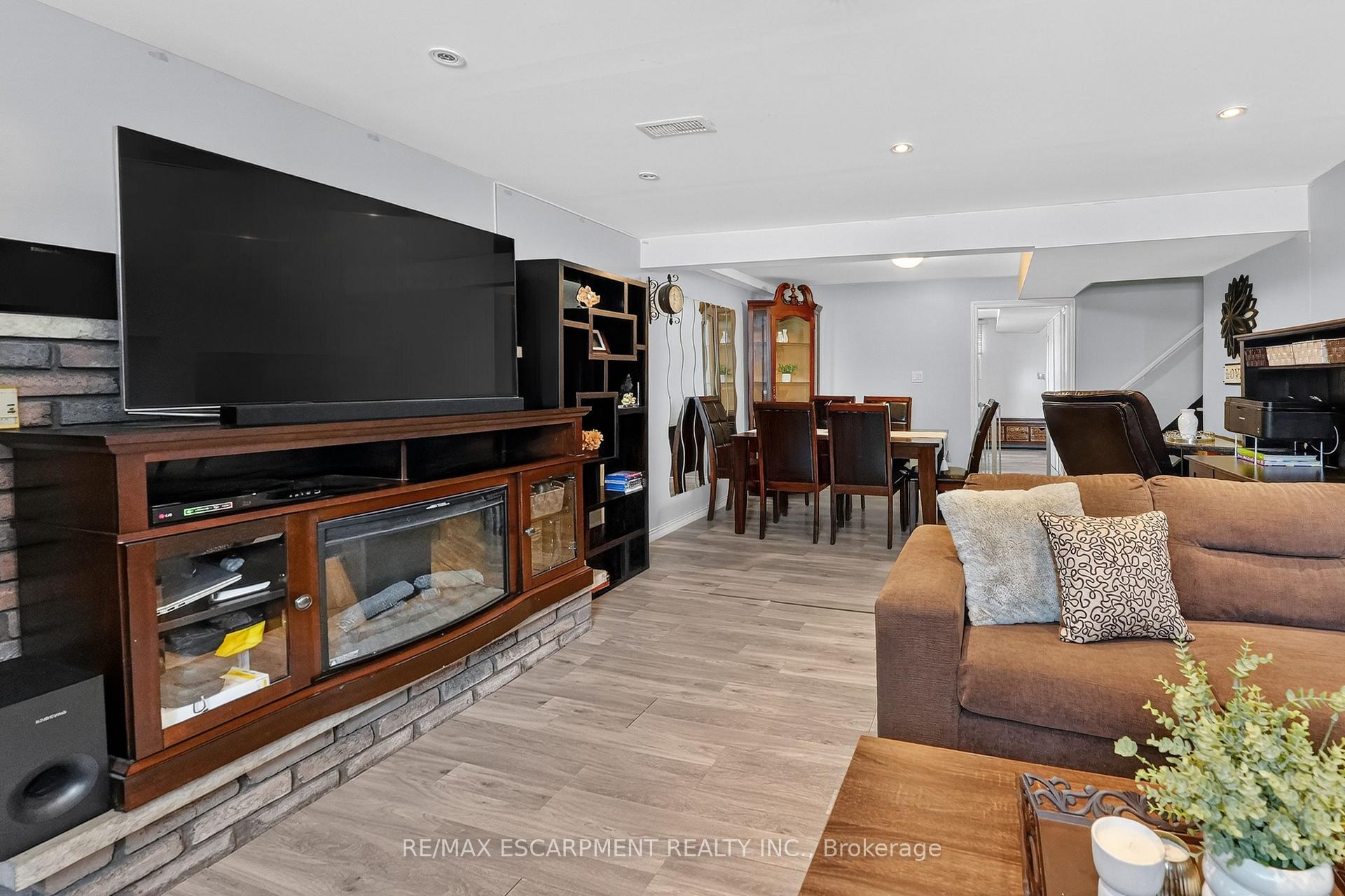 Photo 17 of 8162 Lynhurst Drive, Niagara Falls, West Wood — HOMEH
