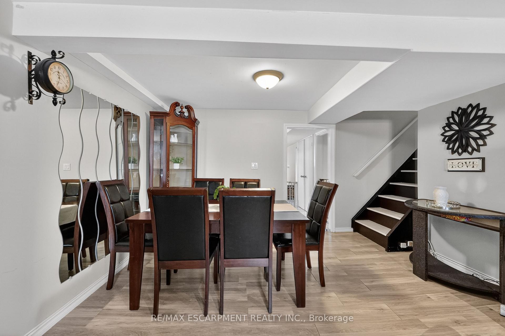 Photo 18 of 8162 Lynhurst Drive, Niagara Falls, West Wood — HOMEH