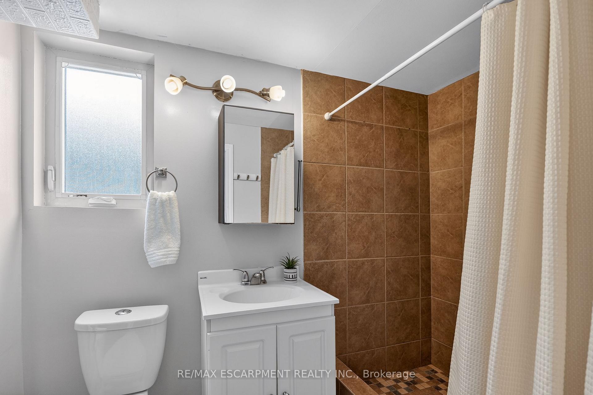 Photo 23 of 8162 Lynhurst Drive, Niagara Falls, West Wood — HOMEH