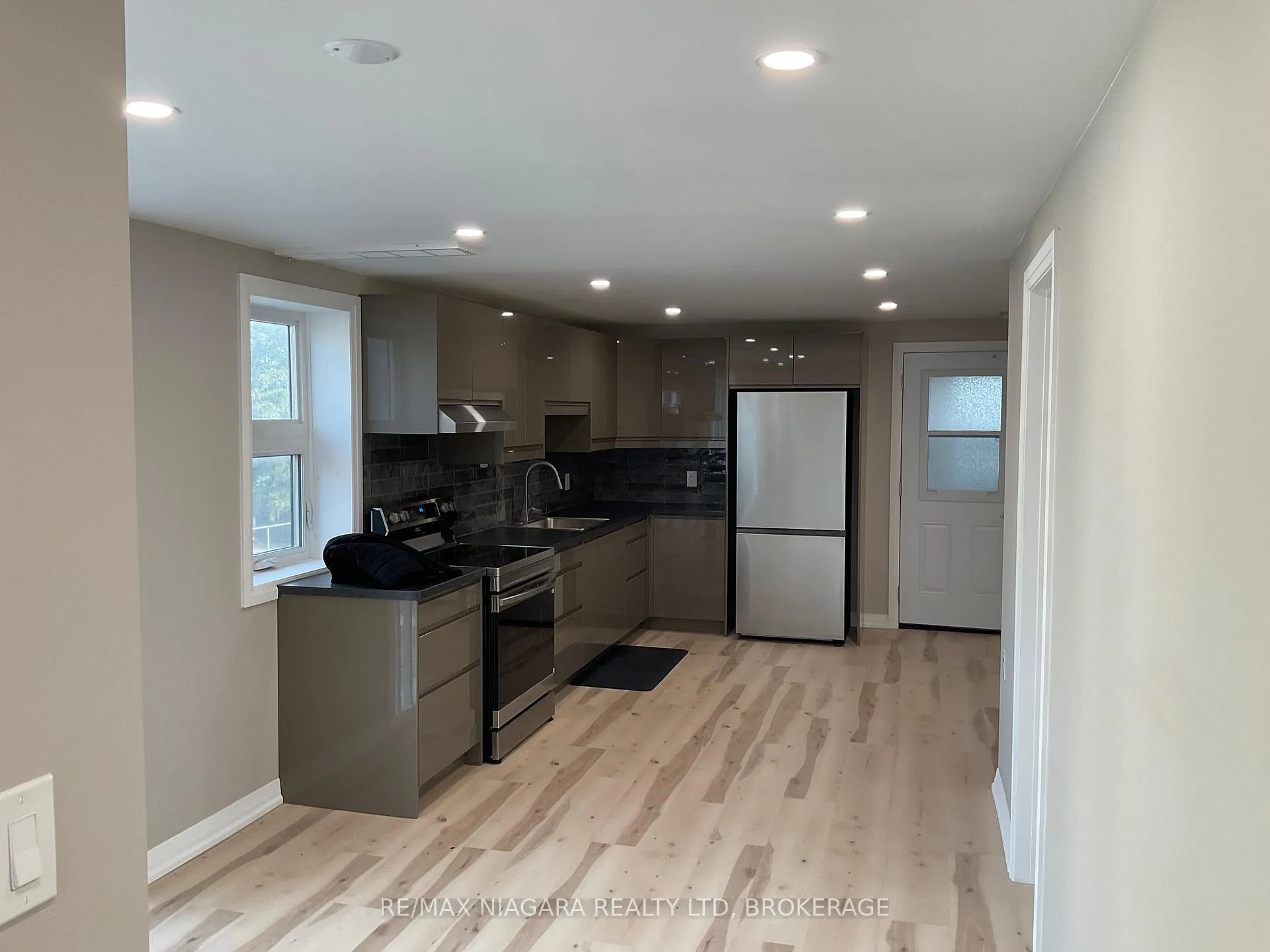 Photo 3 of 3976 Portage Road, Niagara Falls, Church's Lane — HOMEH