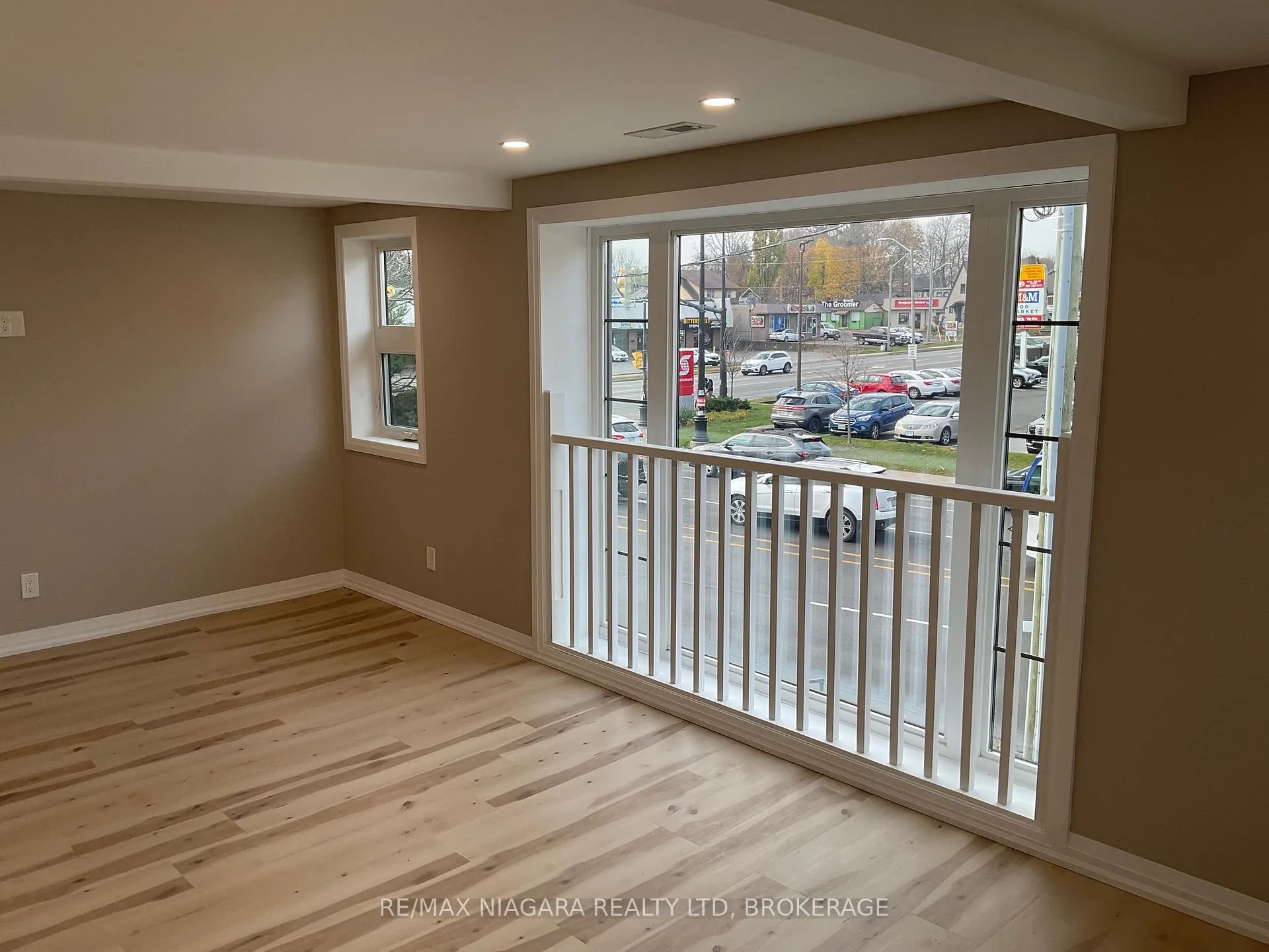 Photo 5 of 3976 Portage Road, Niagara Falls, Church's Lane — HOMEH