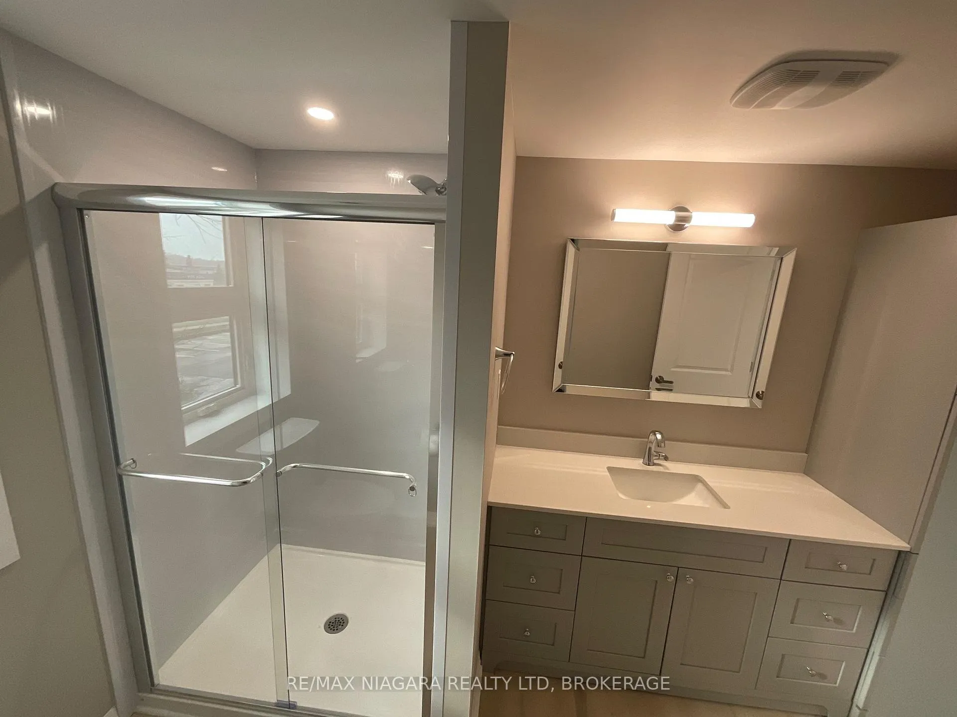 Photo 10 of 3976 Portage Road, Niagara Falls, Church's Lane — HOMEH