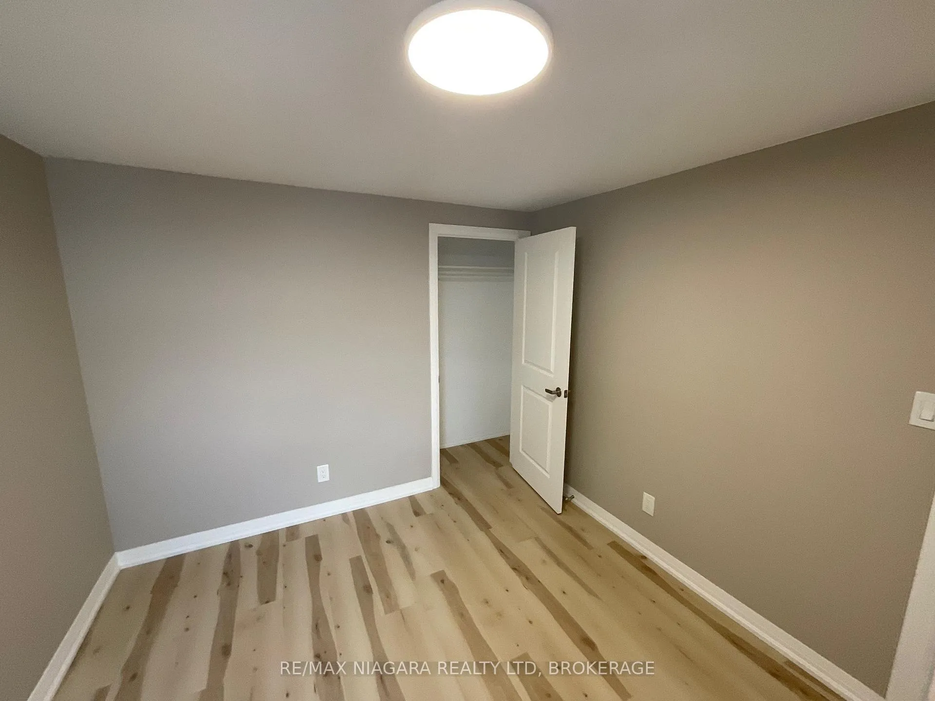 Photo 18 of 3976 Portage Road, Niagara Falls, Church's Lane — HOMEH