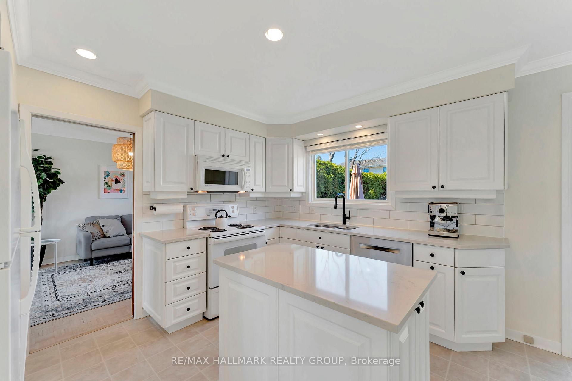 Photo 10 of 1252 Morrison Drive, Ottawa, Redwood Park — HOMEH