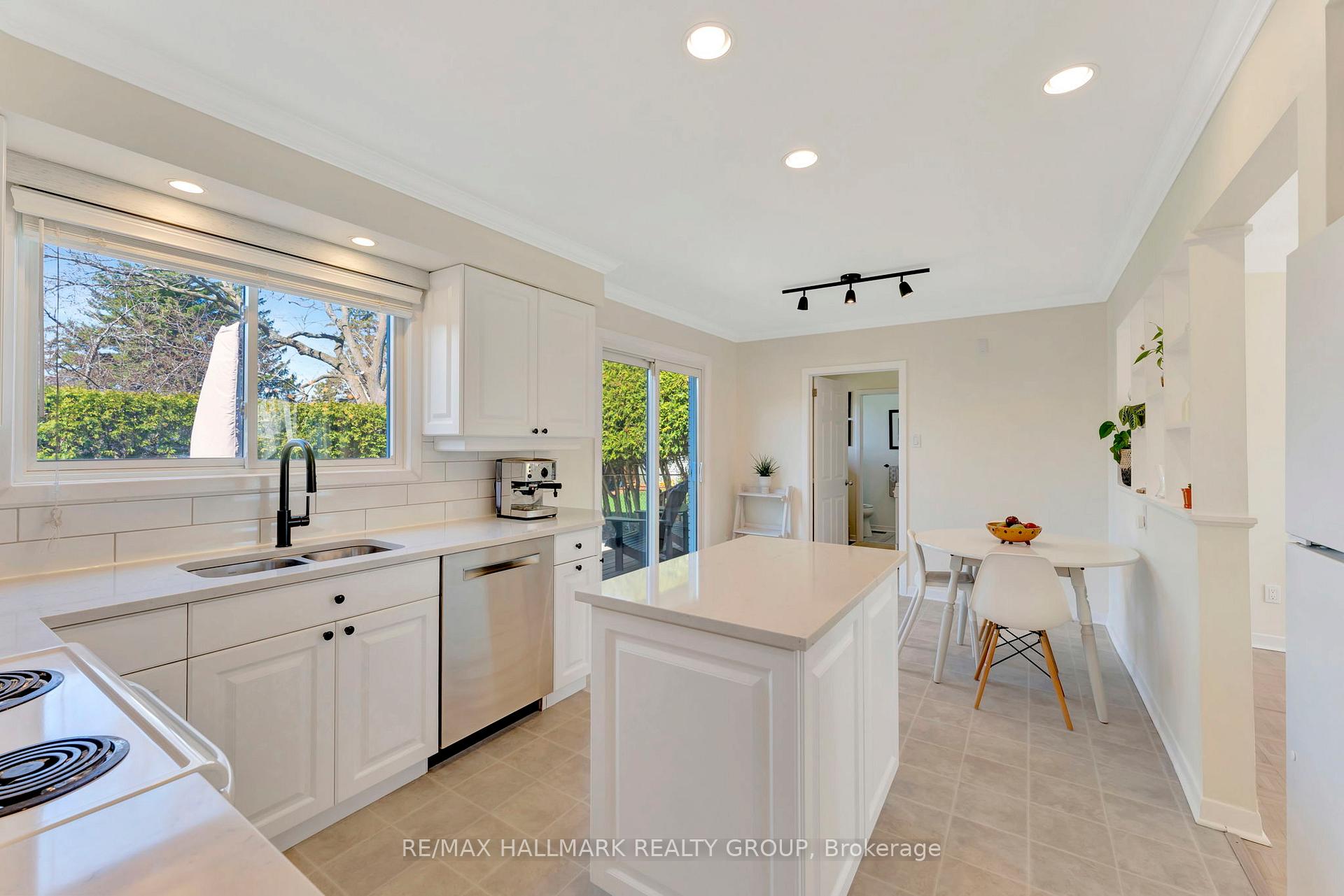 Photo 11 of 1252 Morrison Drive, Ottawa, Redwood Park — HOMEH