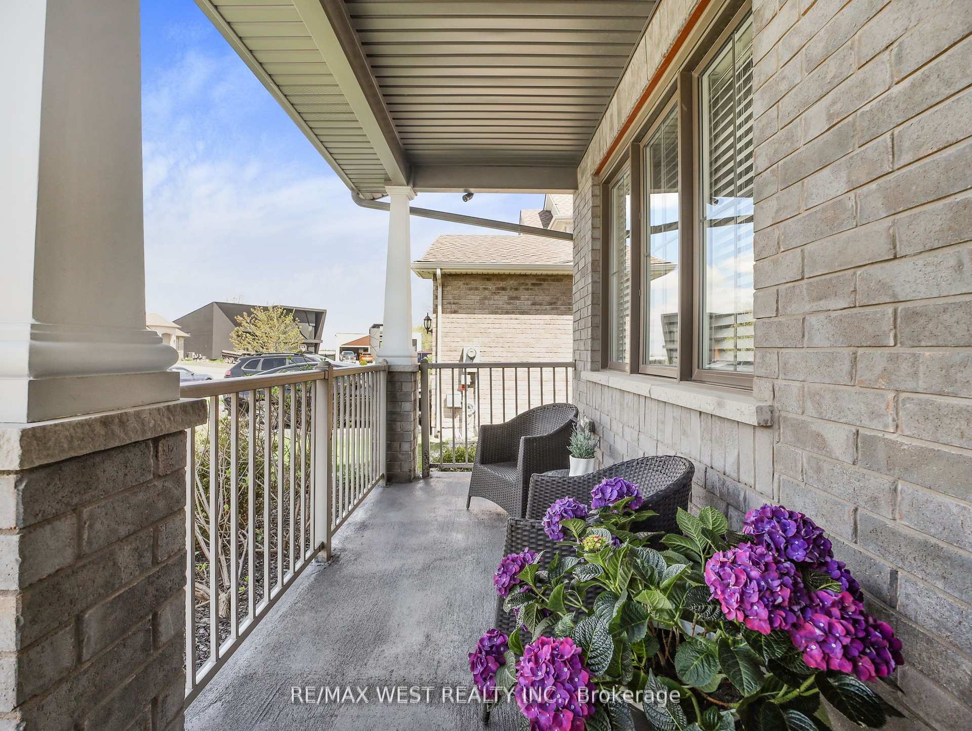 Photo 2 of 5632 Osprey Avenue, Niagara Falls, Forestview — HOMEH