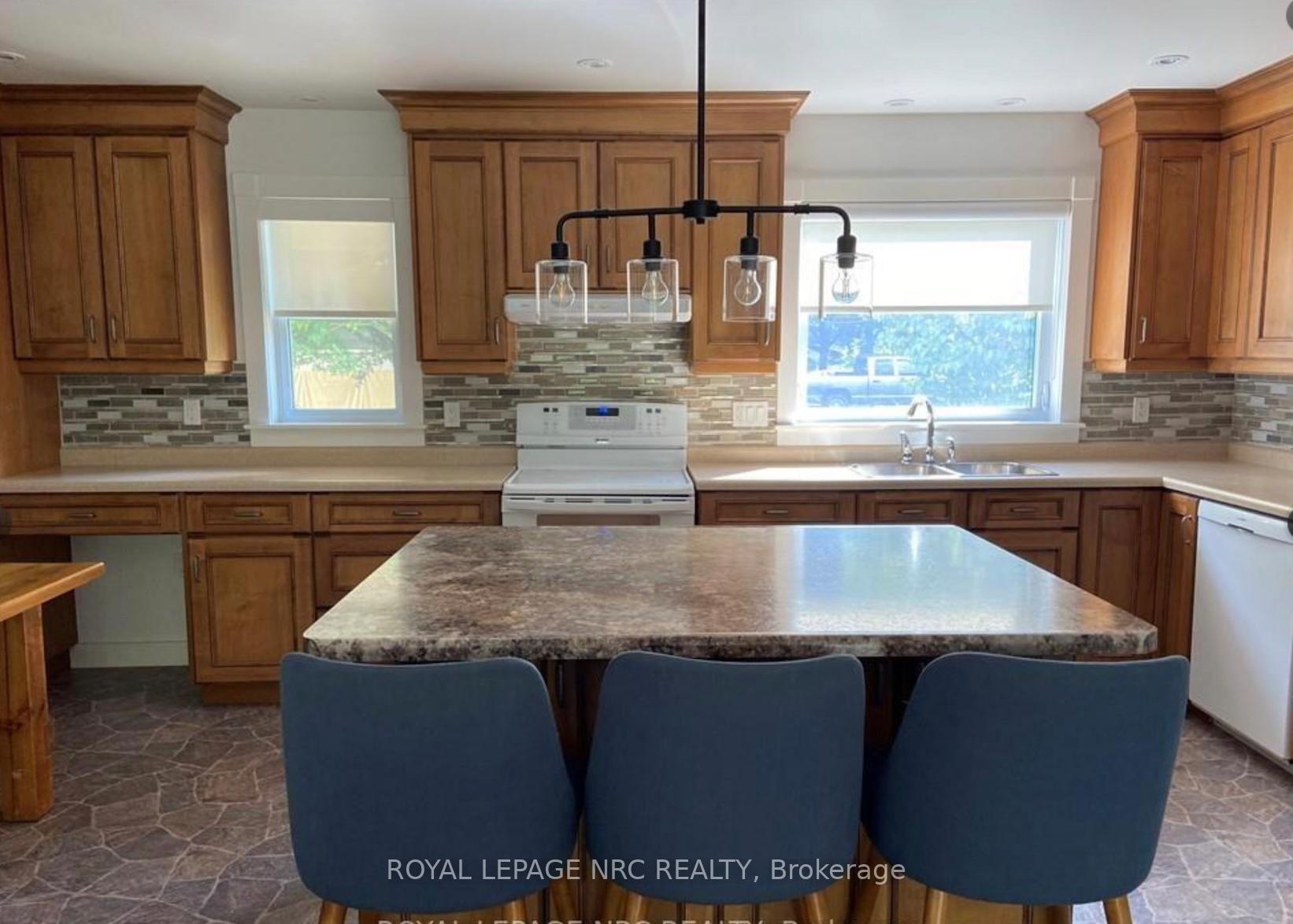 Photo 4 of Unit Back Unit, 1584 Lookout Street, Pelham, Fonthill — HOMEH