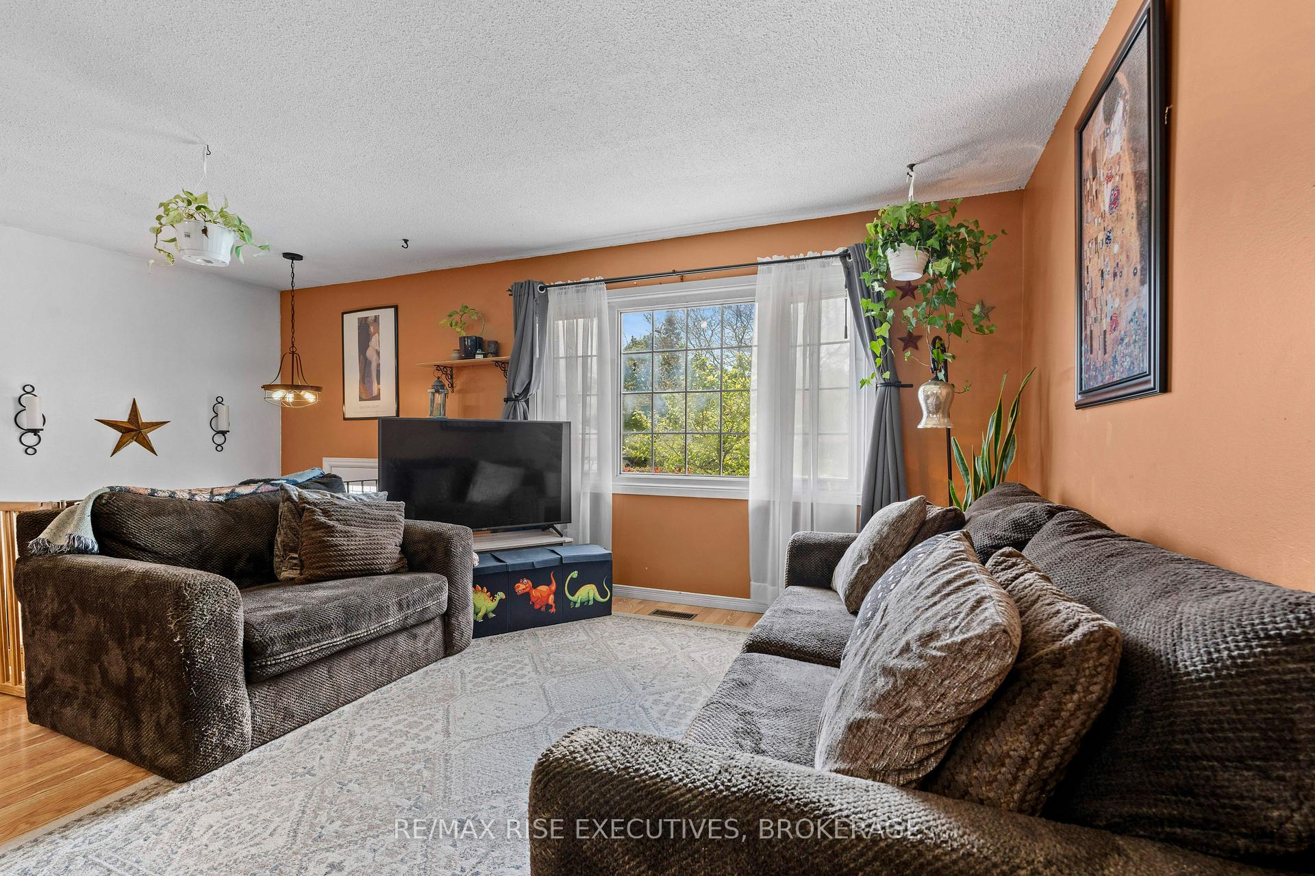 Photo 6 of 67 Wycliffe Crescent, Kingston, East of Sir John A. Blvd — HOMEH