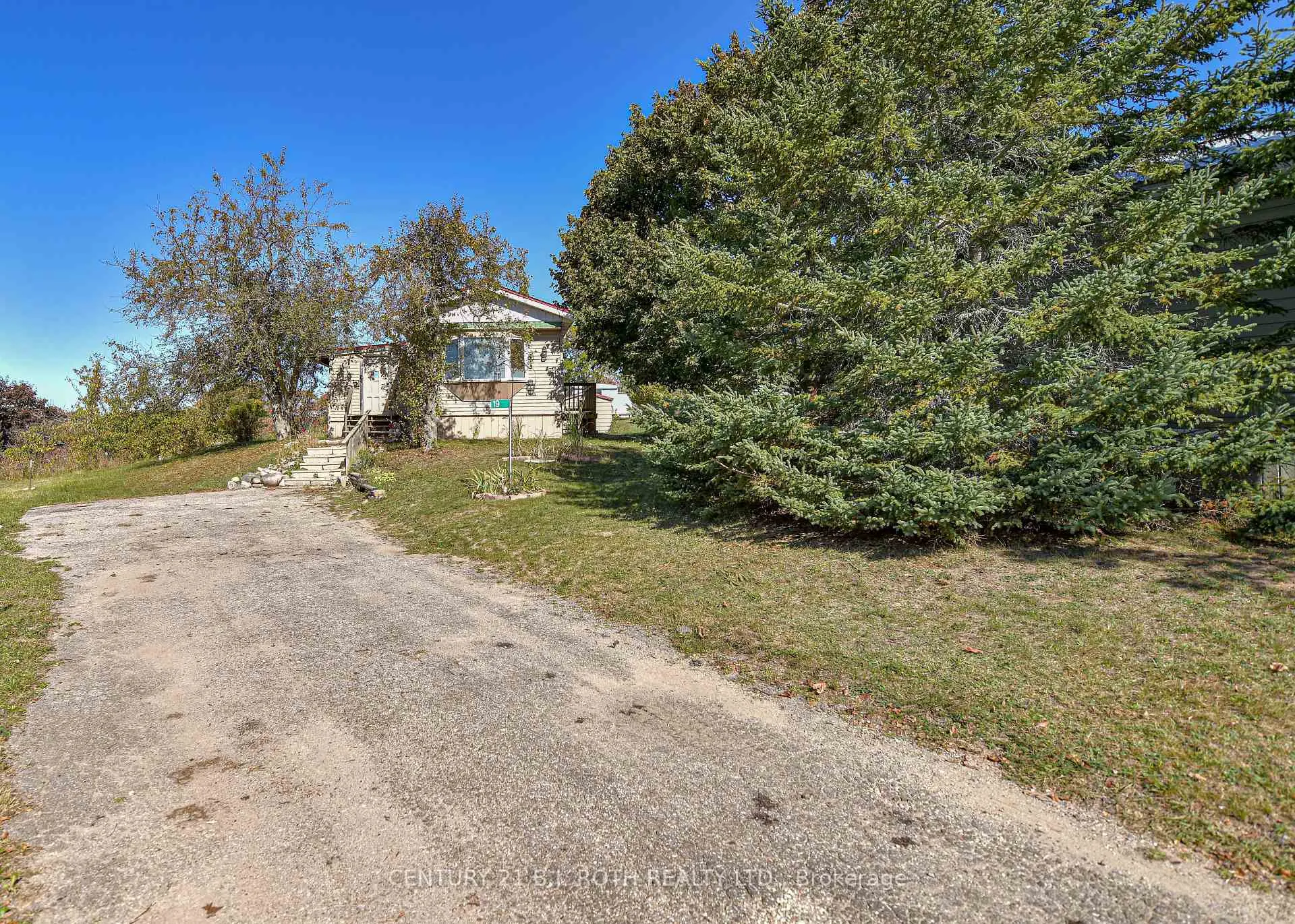 Photo 3 of 19 Claremont Crescent, Oro-Medonte, Rural Oro-Medonte — HOMEH