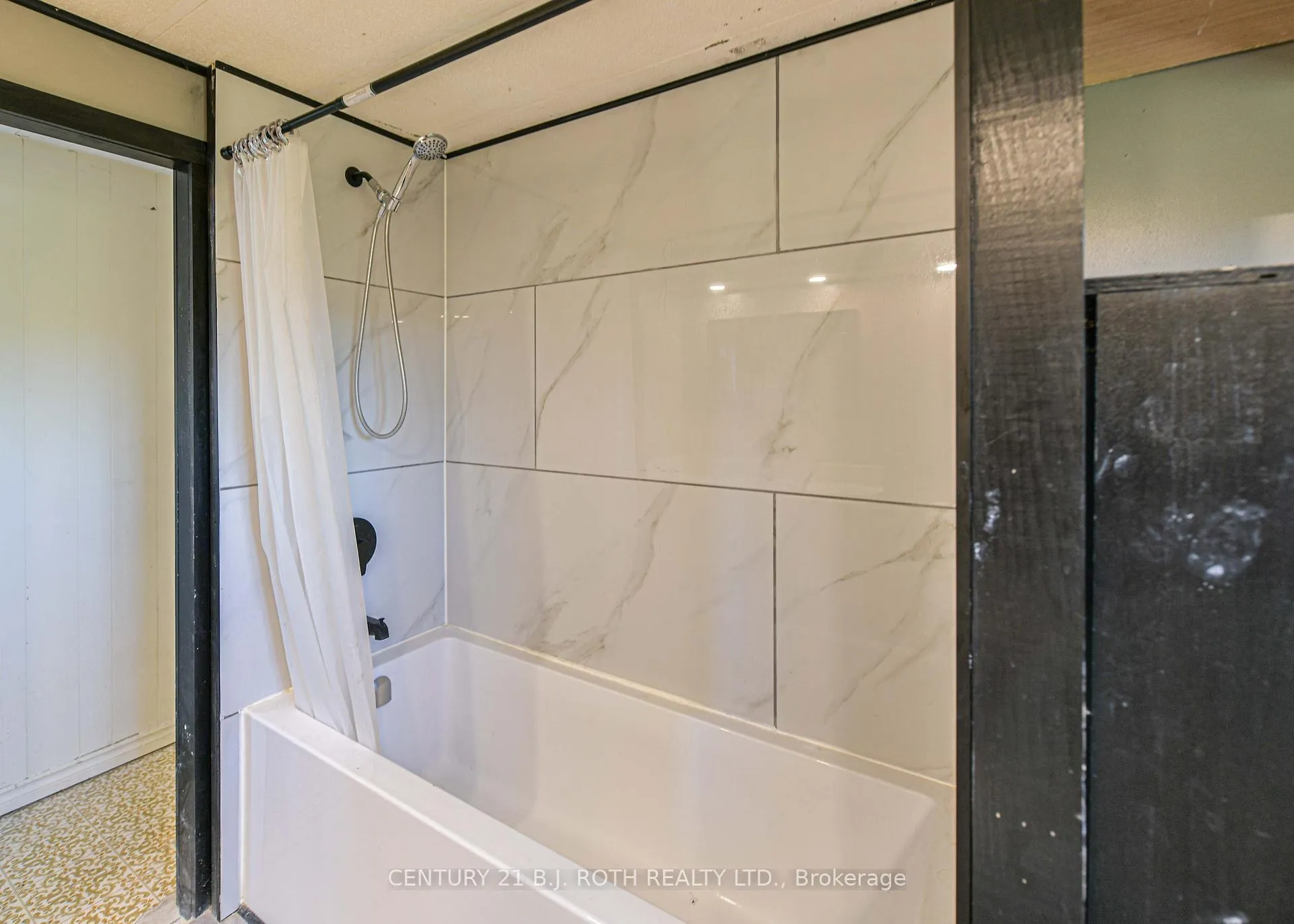 Photo 27 of 19 Claremont Crescent, Oro-Medonte, Rural Oro-Medonte — HOMEH
