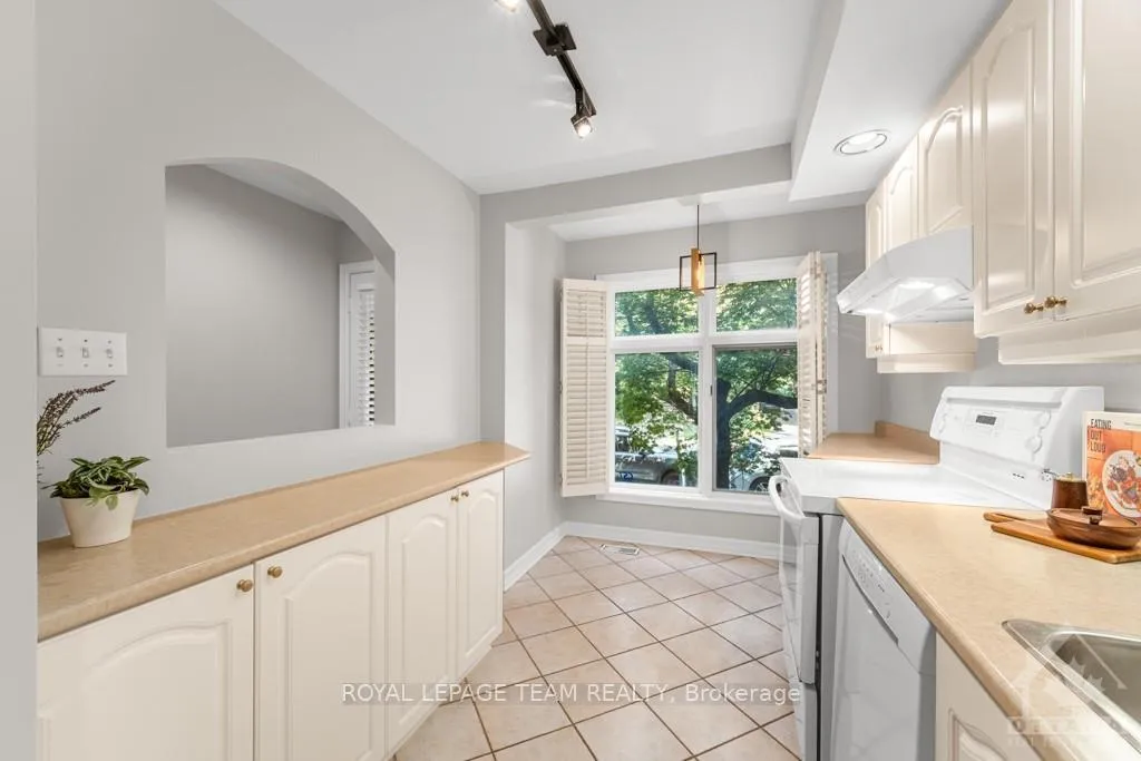 Photo 12 of 393 Mackay Street, Ottawa, Lindenlea — HOMEH