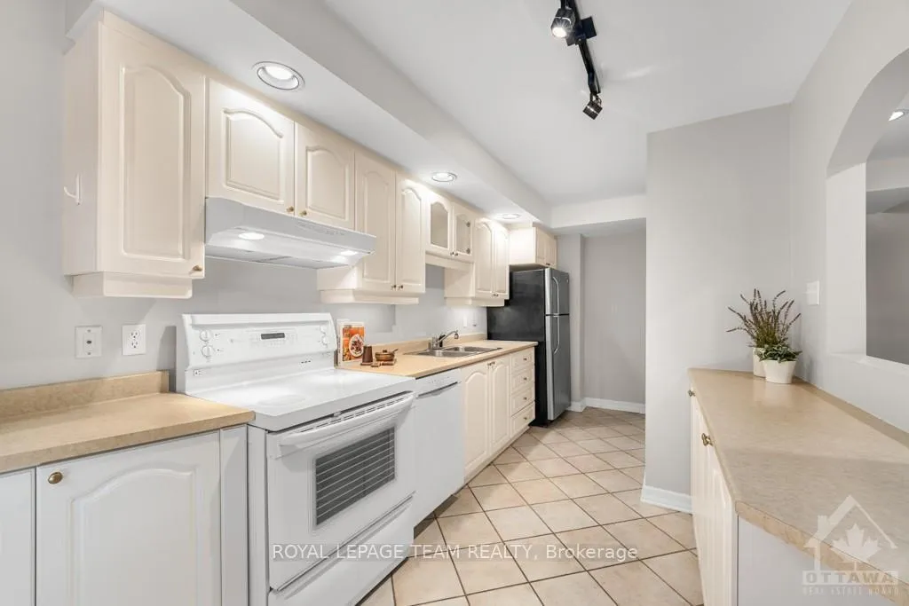 Photo 13 of 393 Mackay Street, Ottawa, Lindenlea — HOMEH