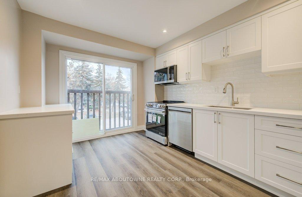Photo 2 of 13 Normandy Place, Oakville, Central — HOMEH