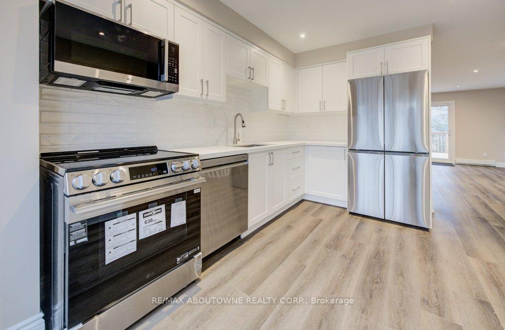 Photo 4 of 13 Normandy Place, Oakville, Central — HOMEH