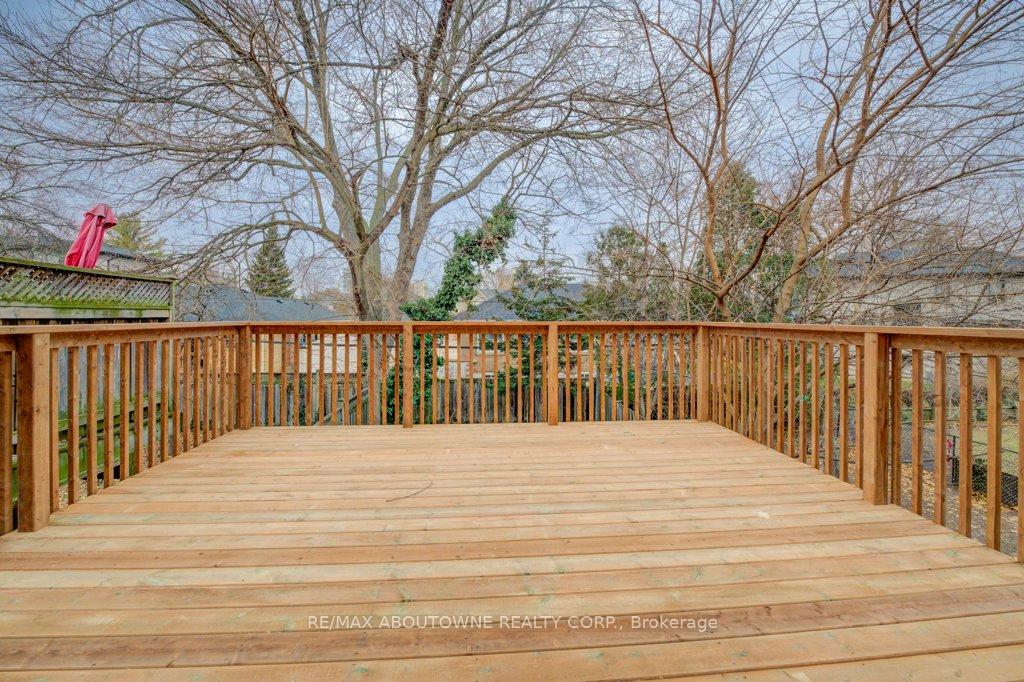Photo 11 of 13 Normandy Place, Oakville, Central — HOMEH