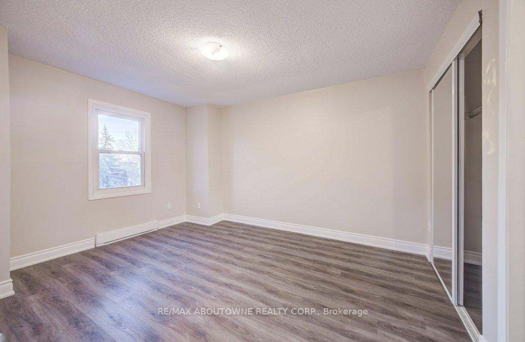 Photo 12 of 13 Normandy Place, Oakville, Central — HOMEH