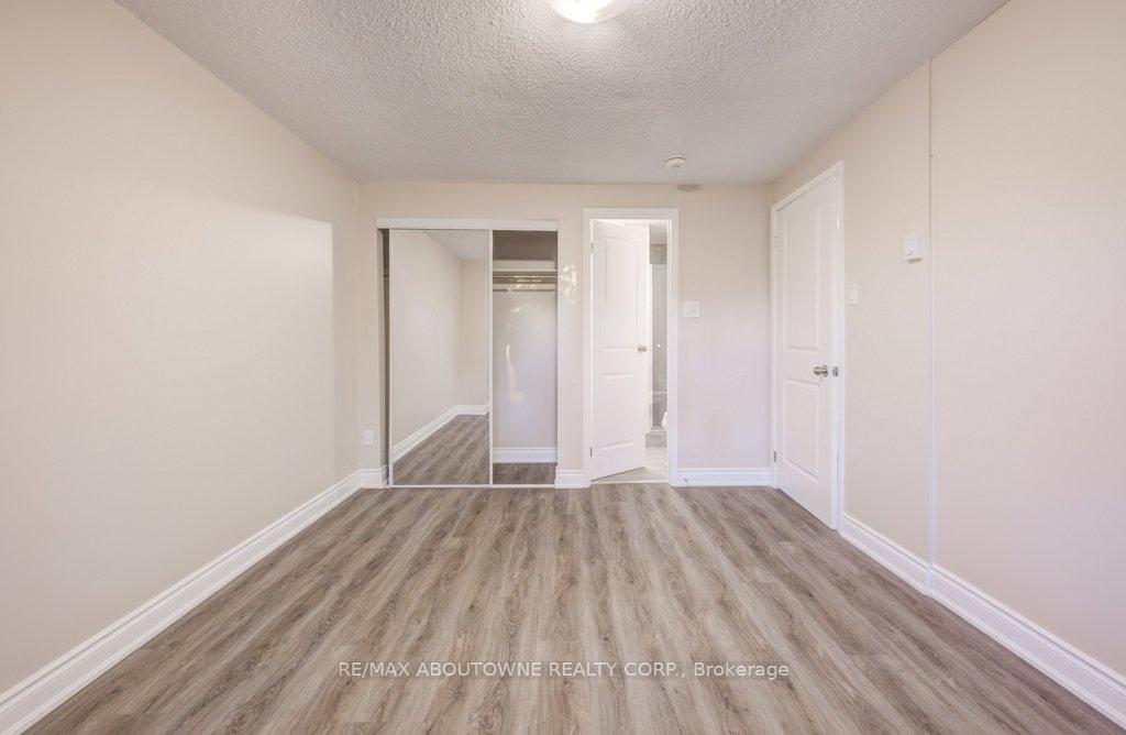 Photo 13 of 13 Normandy Place, Oakville, Central — HOMEH