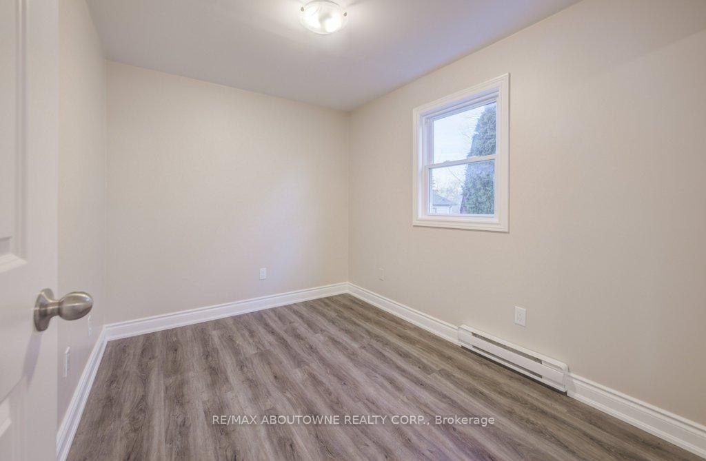 Photo 15 of 13 Normandy Place, Oakville, Central — HOMEH