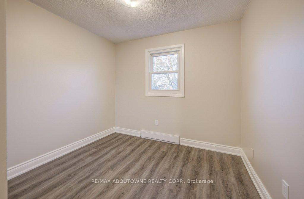 Photo 16 of 13 Normandy Place, Oakville, Central — HOMEH