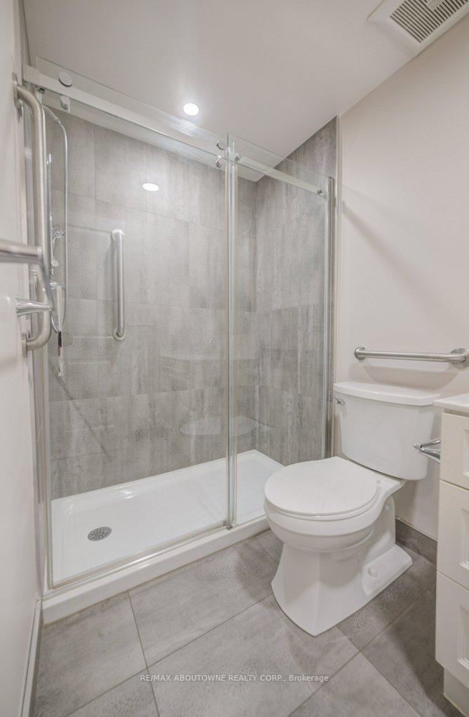 Photo 17 of 13 Normandy Place, Oakville, Central — HOMEH