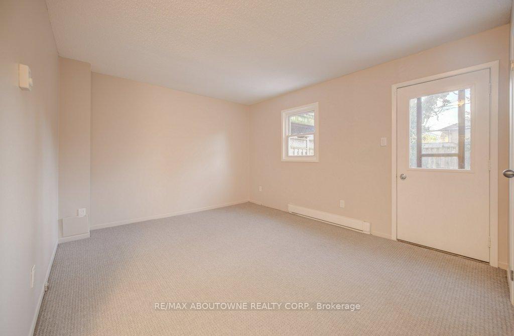 Photo 19 of 13 Normandy Place, Oakville, Central — HOMEH