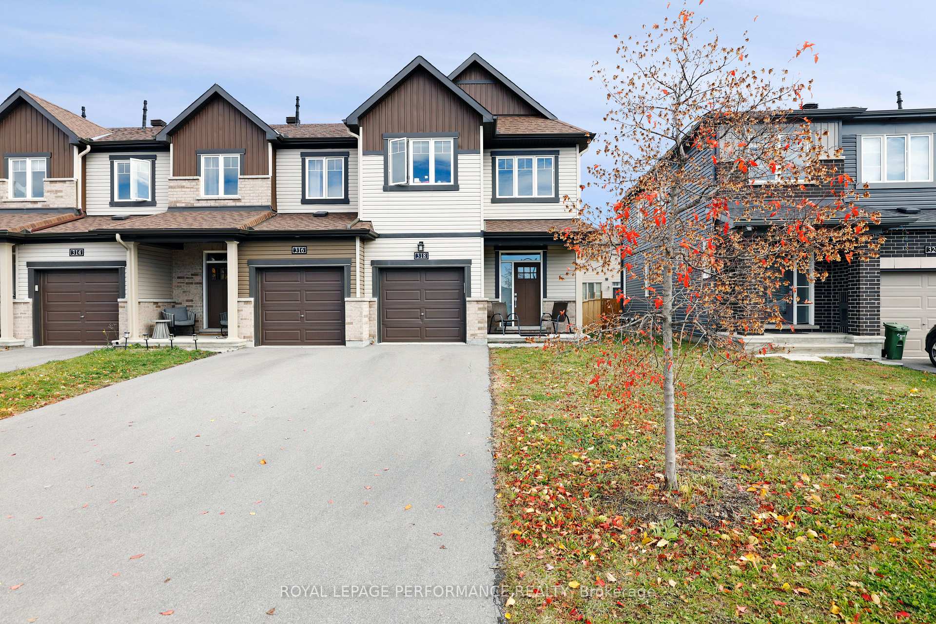 Photo 2 of 318 Guppy Grove, Ottawa, Avalon West — HOMEH