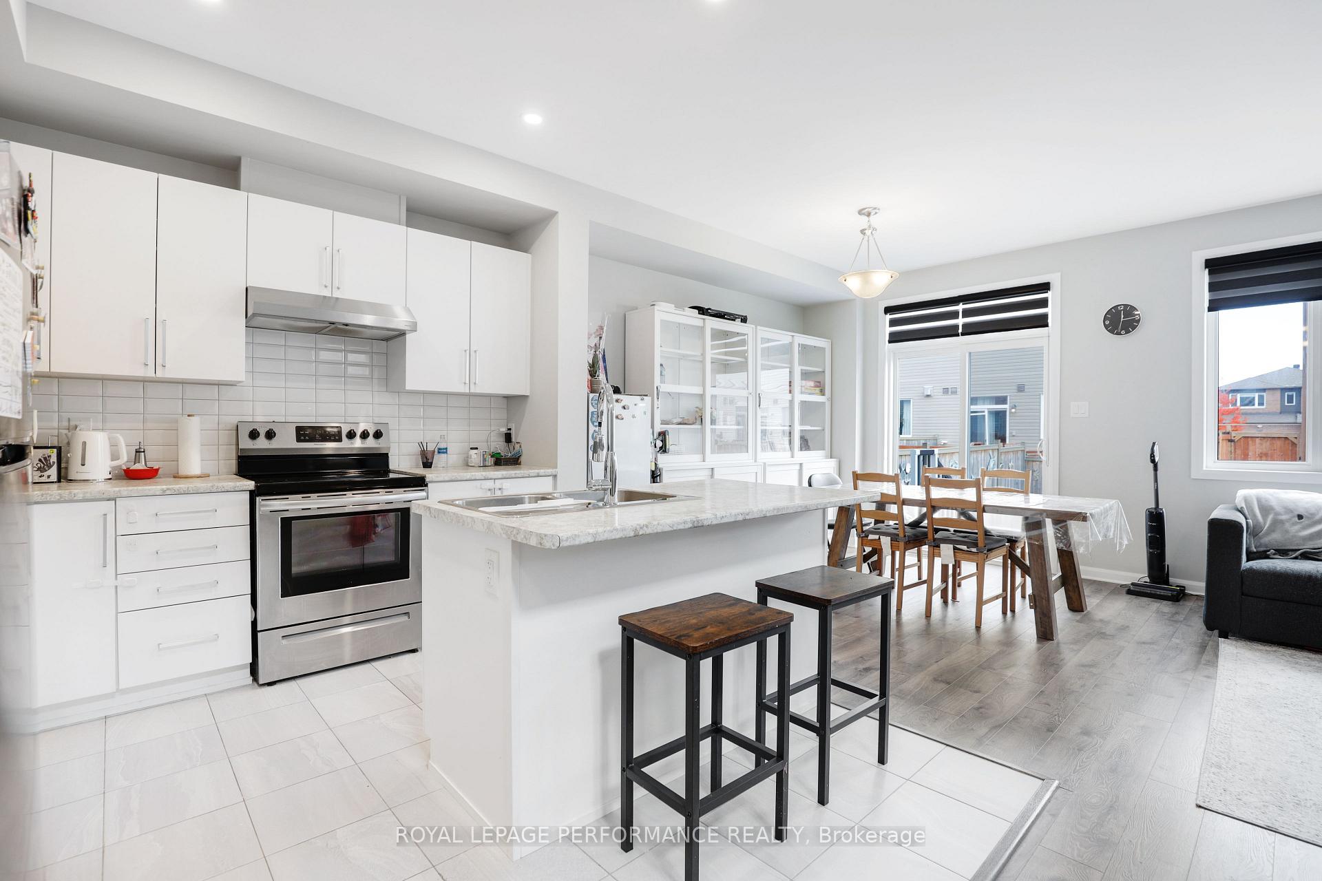 Photo 8 of 318 Guppy Grove, Ottawa, Avalon West — HOMEH