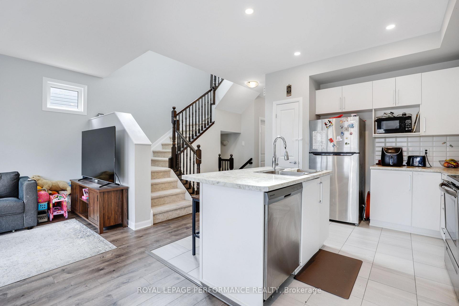 Photo 10 of 318 Guppy Grove, Ottawa, Avalon West — HOMEH