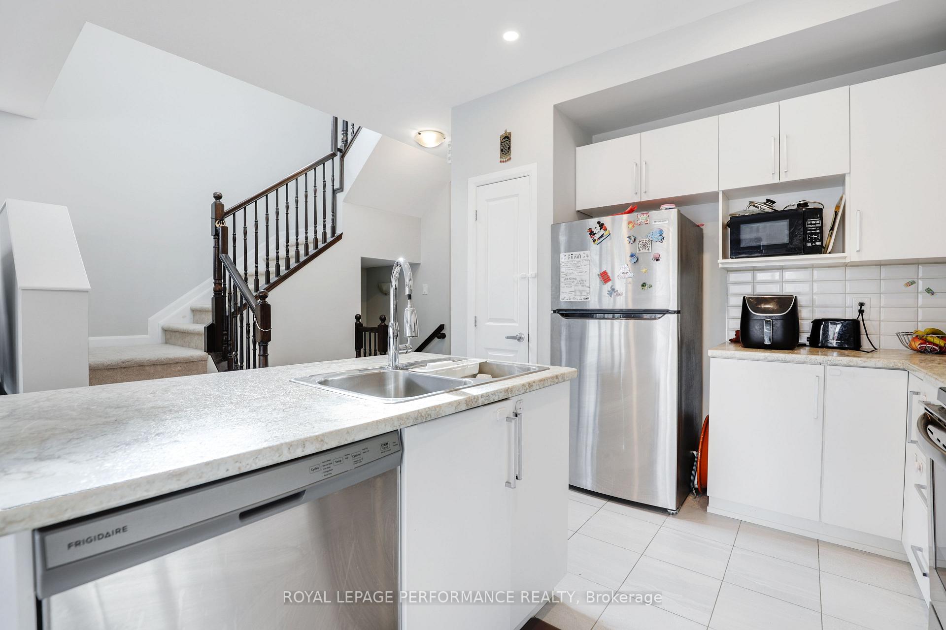 Photo 12 of 318 Guppy Grove, Ottawa, Avalon West — HOMEH