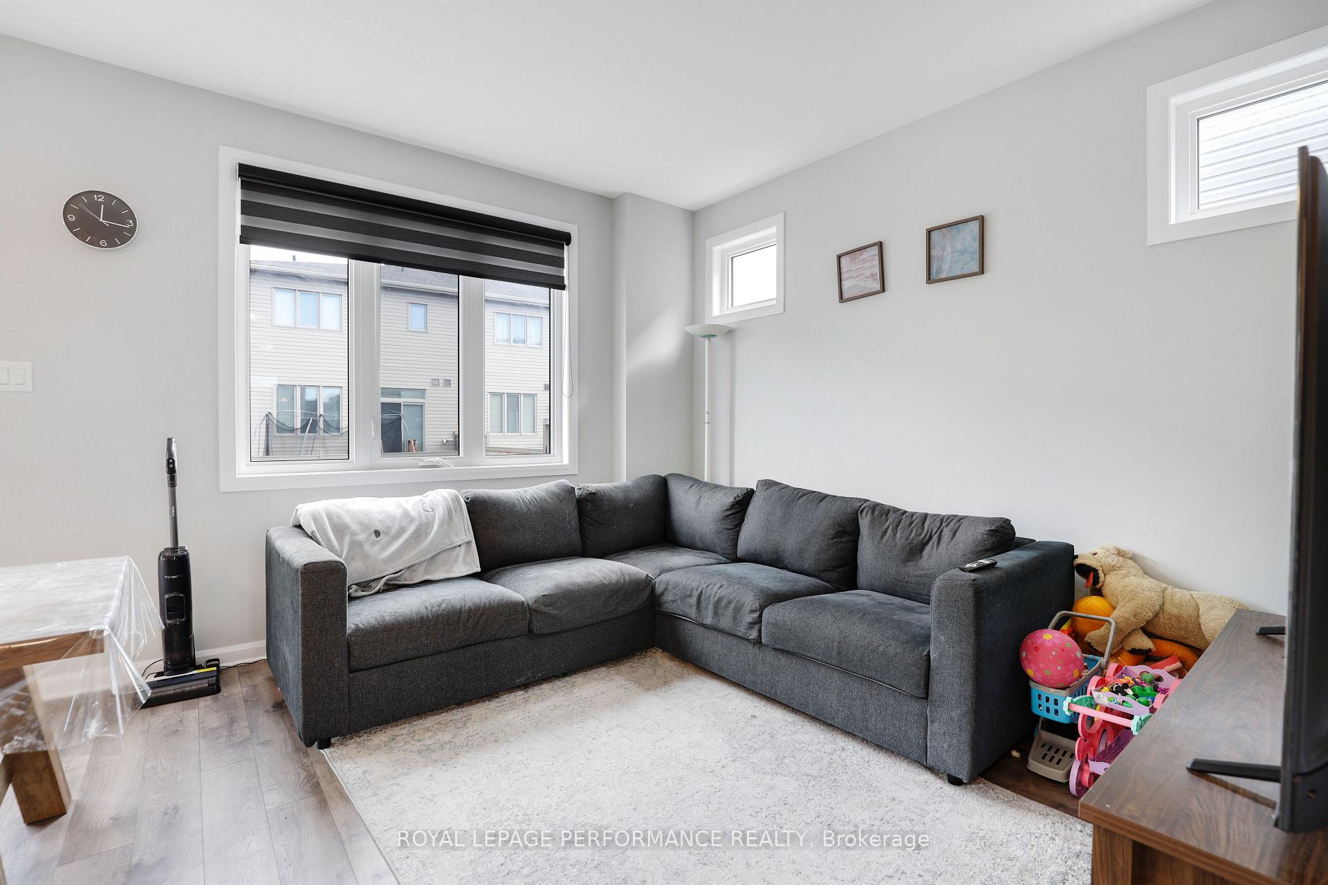 Photo 14 of 318 Guppy Grove, Ottawa, Avalon West — HOMEH