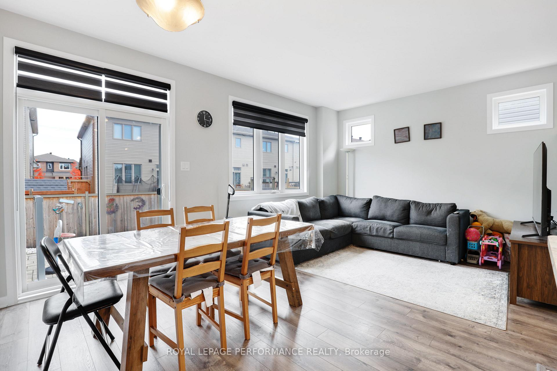 Photo 16 of 318 Guppy Grove, Ottawa, Avalon West — HOMEH