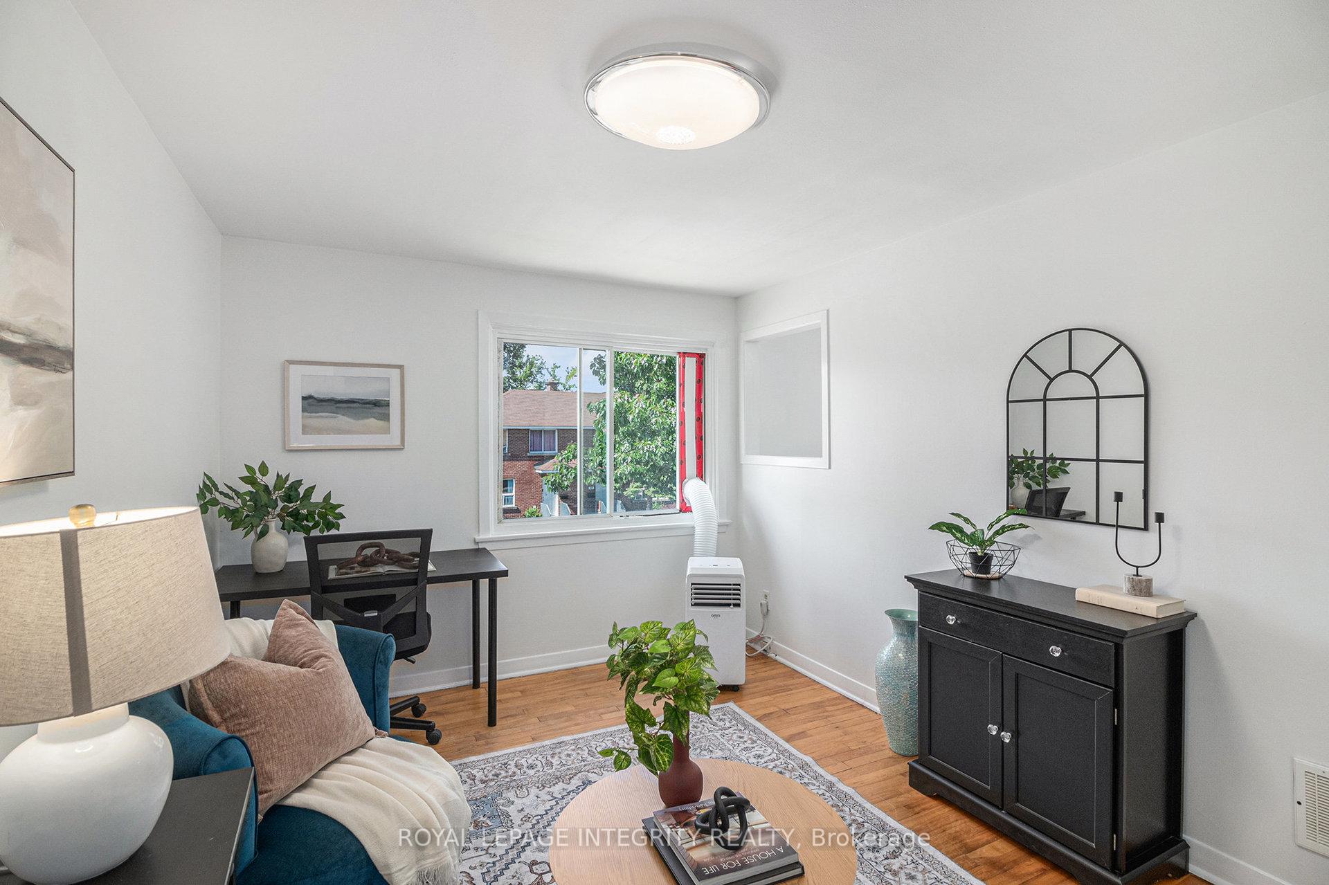 Photo 3 of 422 Queen Mary Street, Ottawa, Overbrook/Castle Heights — HOMEH