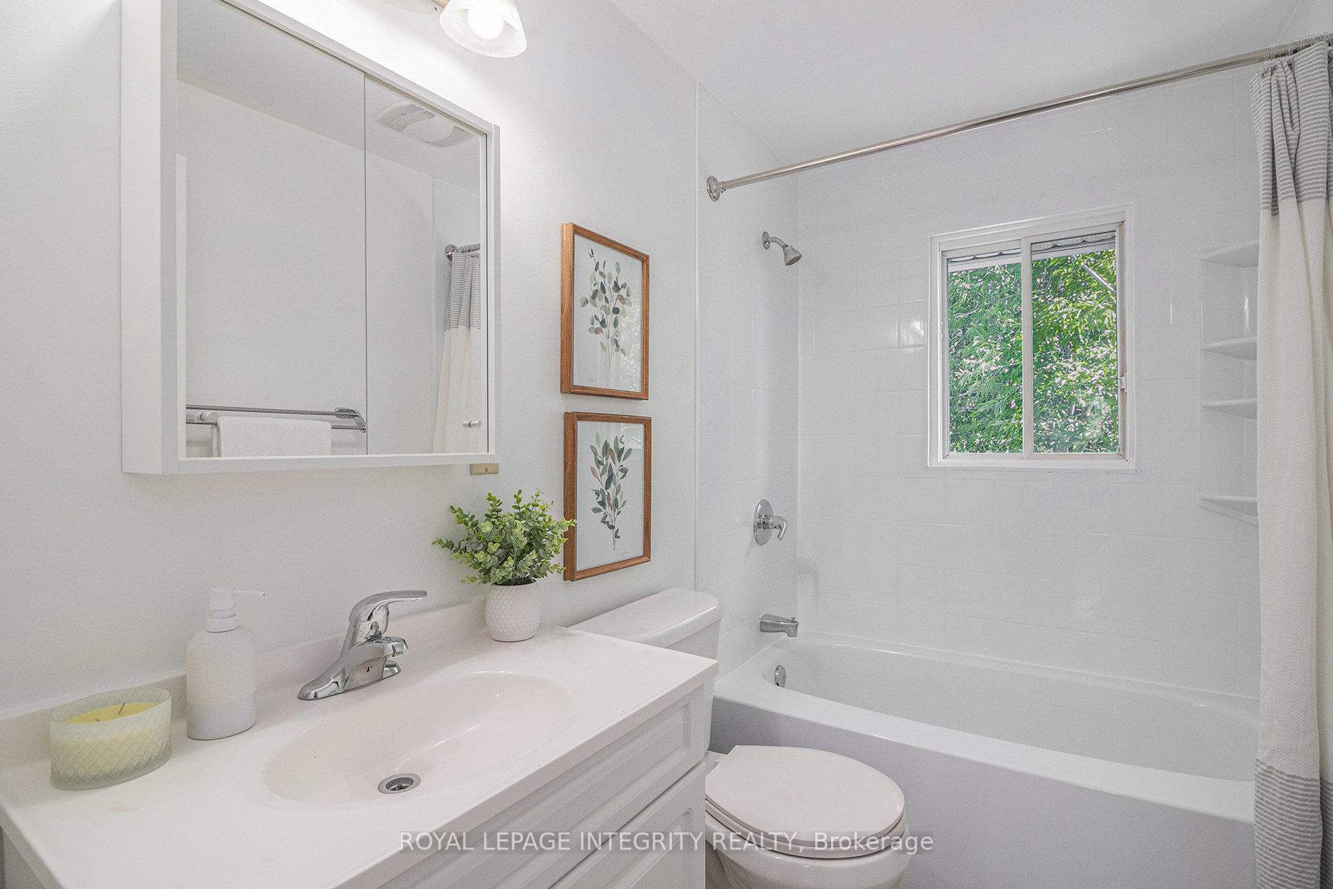 Photo 9 of 422 Queen Mary Street, Ottawa, Overbrook/Castle Heights — HOMEH